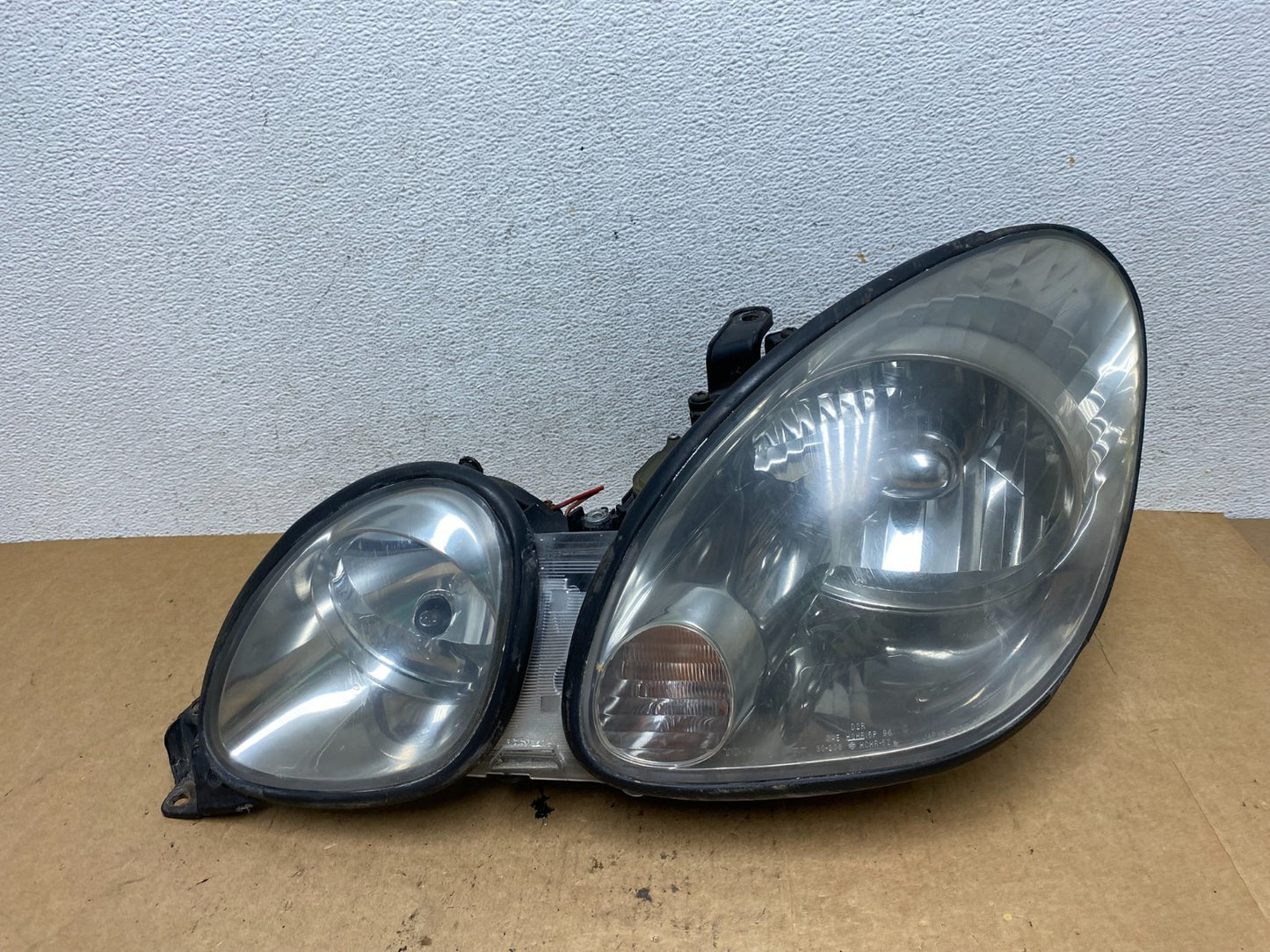 2001 to 2005 Lexus GS430 Gs300 Left Driver LH Headlight Xenon HID AE3255 DW0