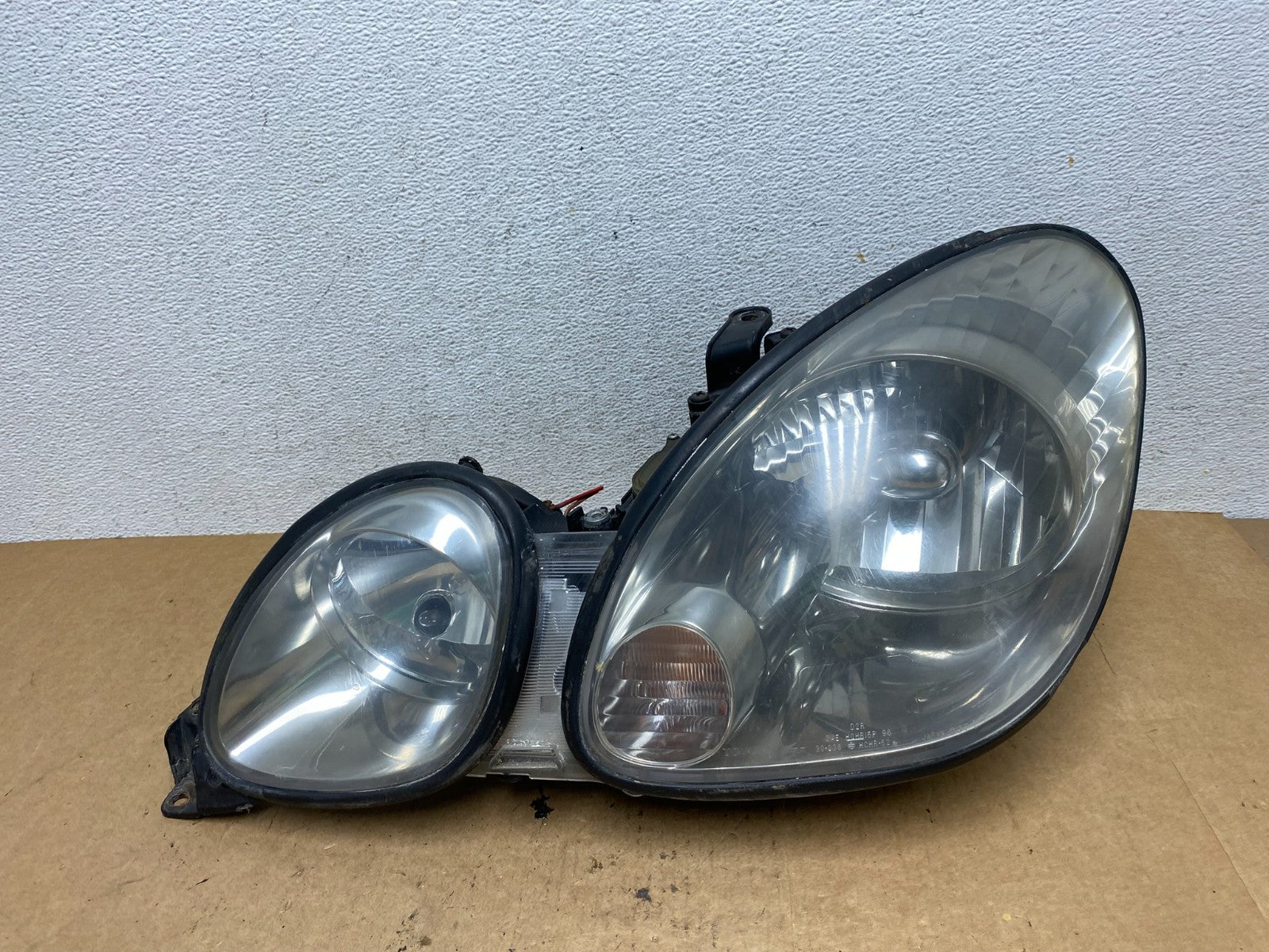 2001 to 2005 Lexus GS430 Gs300 Left Driver LH Headlight Xenon HID AE3255 DW0