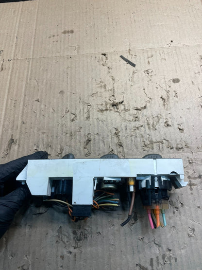 2001 - 2007 GMC Chevrolet Express 1500 Climate Control A/C X9993 DG5