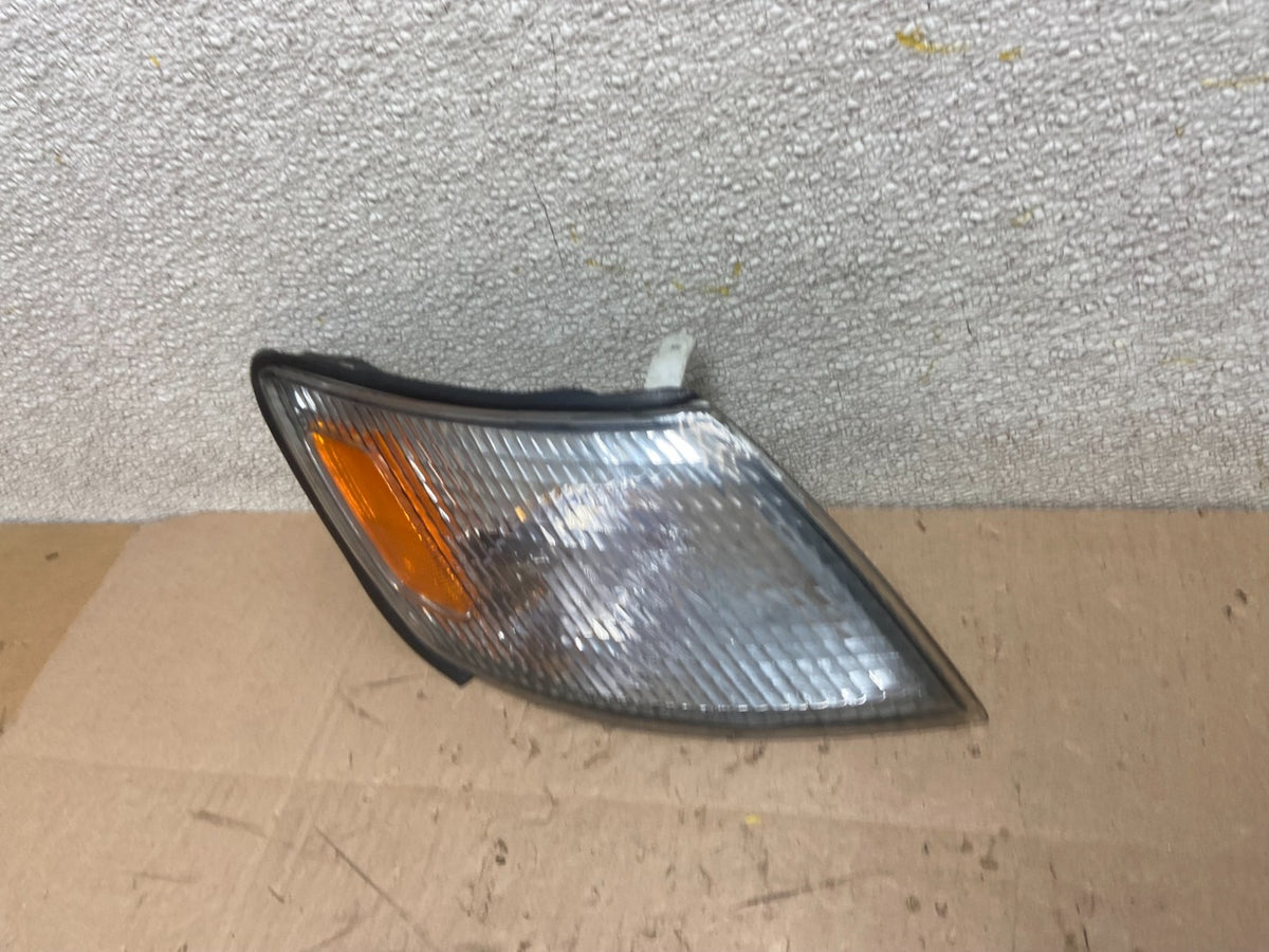 1997 to 1999 Lexus ES300 Right Passenger RH Side Turn Signal aa1005 DG1