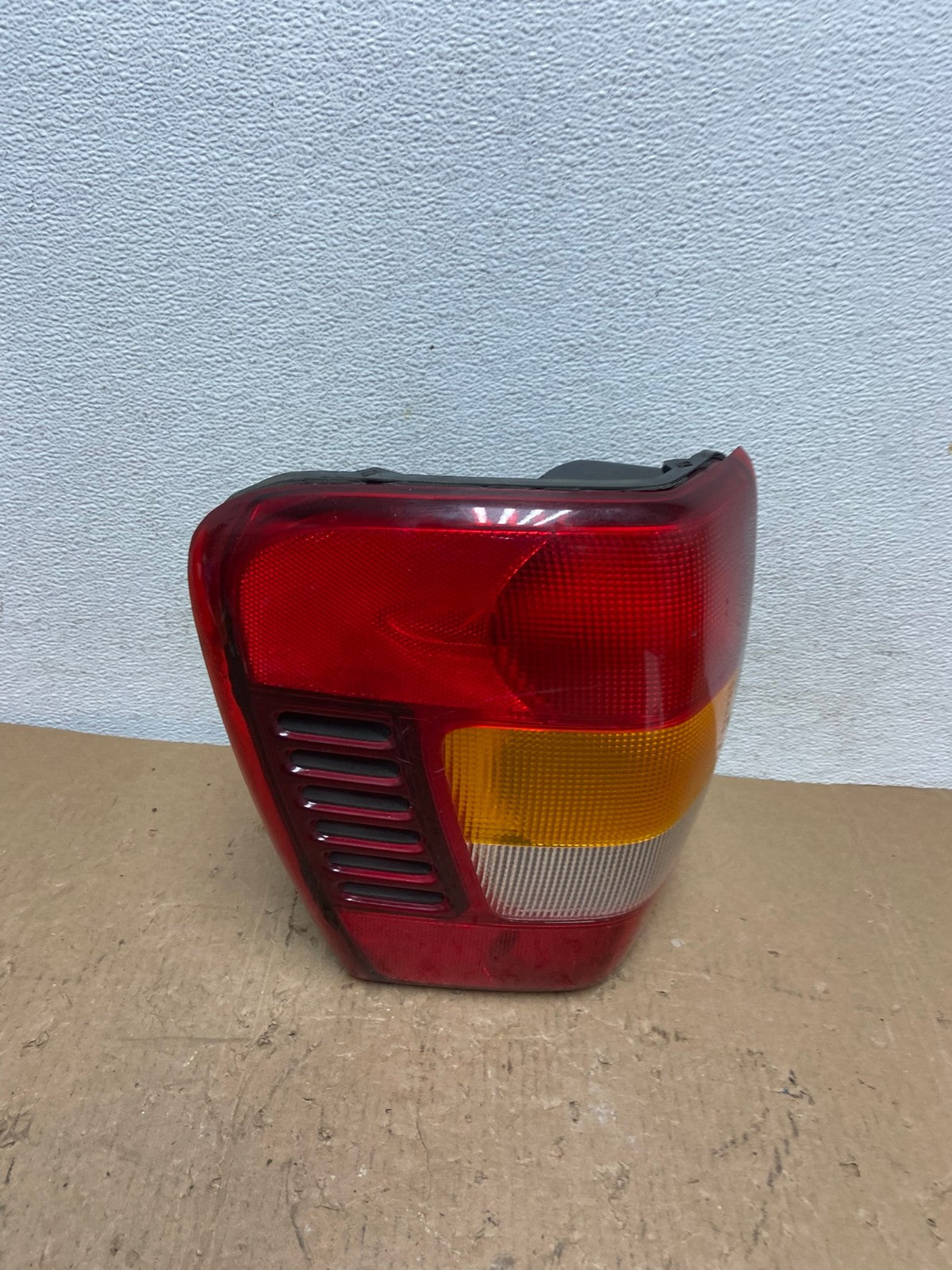 1999 - 2004 Jeep Grand Cherokee WJ Left Driver Lh Tail Light AD8190 LK2