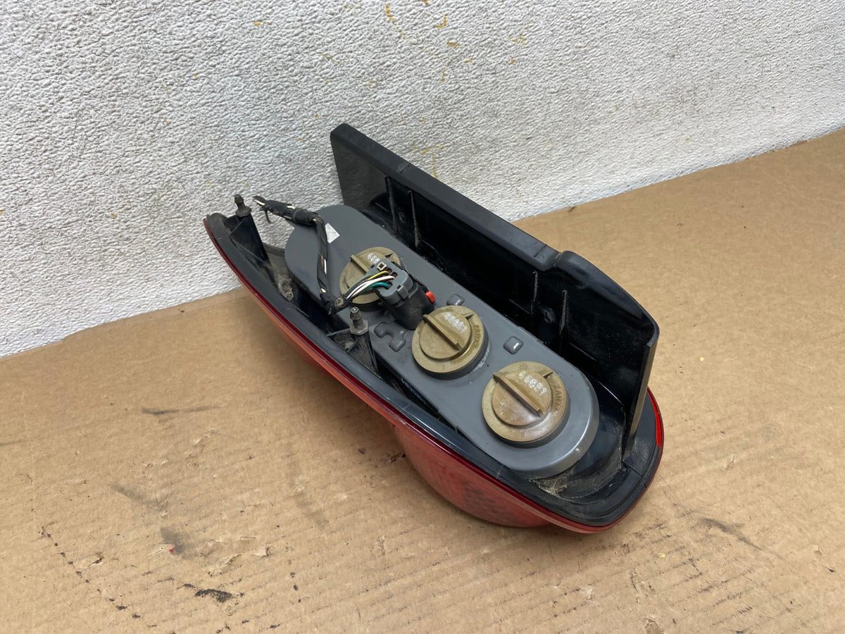 2002 2003 2004 Jeep Liberty Left Driver LH Side Tail Light AH4289 LK4