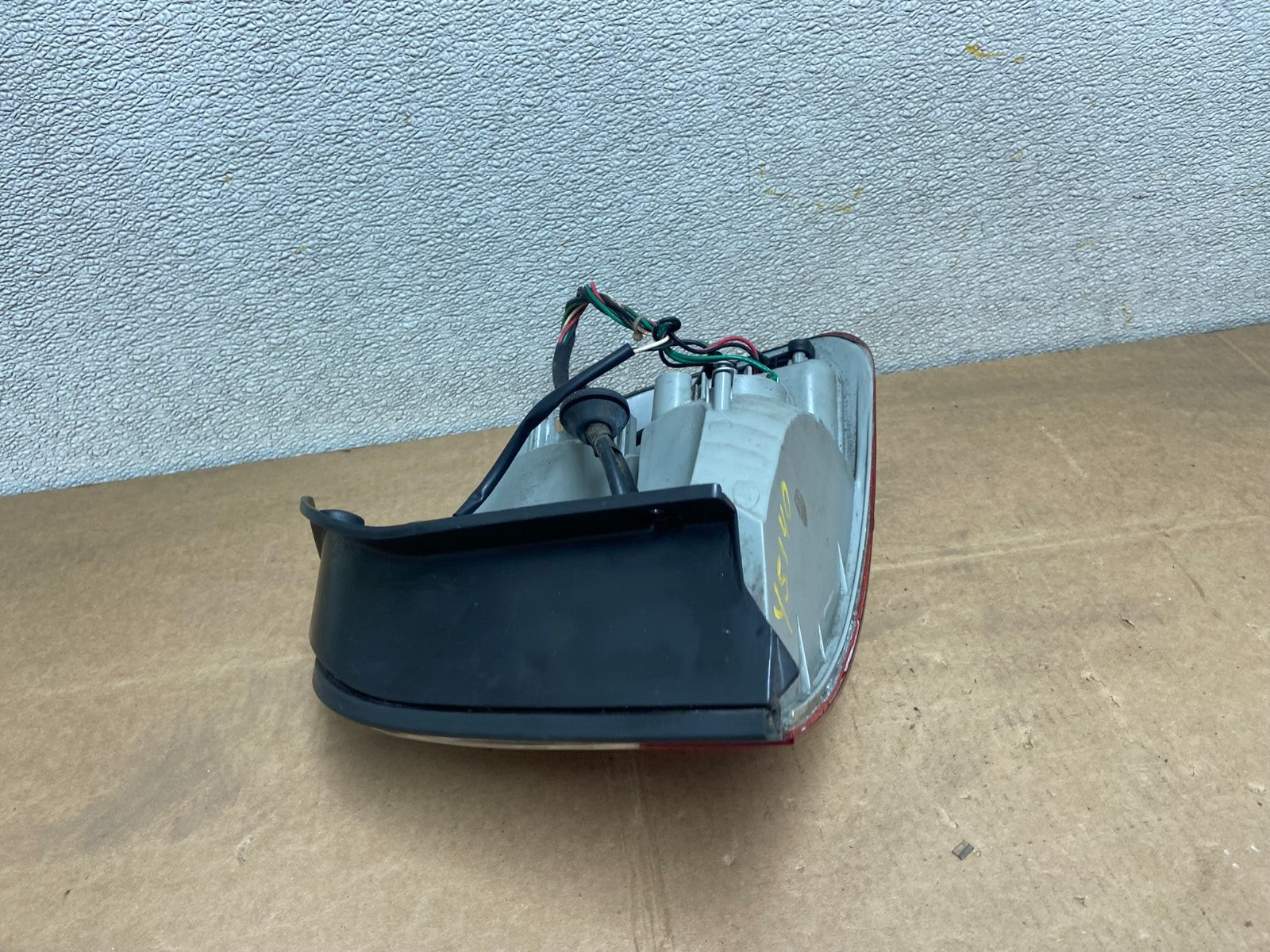 2001 - 2004 Hyundai Santa Fe Left Driver LH Side Tail Light Y5140 DW4