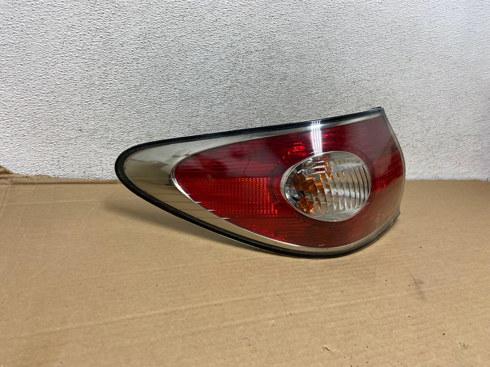 2002 to 2004 Lexus ES300 ES330 Left Driver Side Tail Light AG9149 LK1