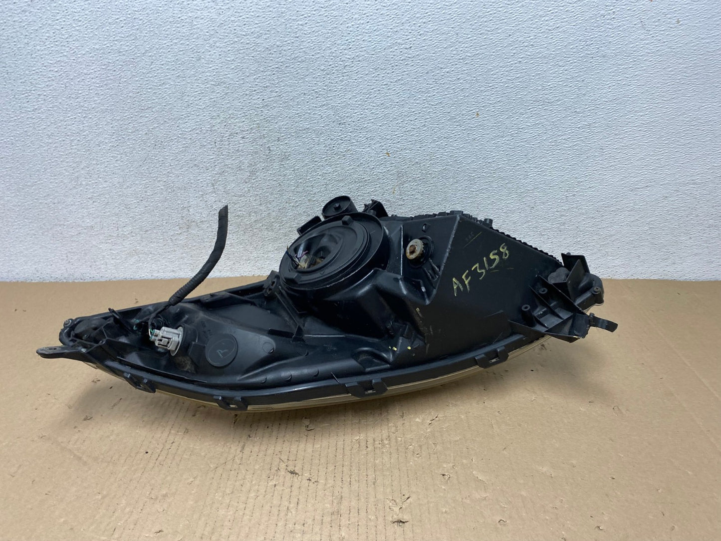 2004-2005 Toyota Prius Right Passenger RH Halogen Headlight AF3158 LK10
