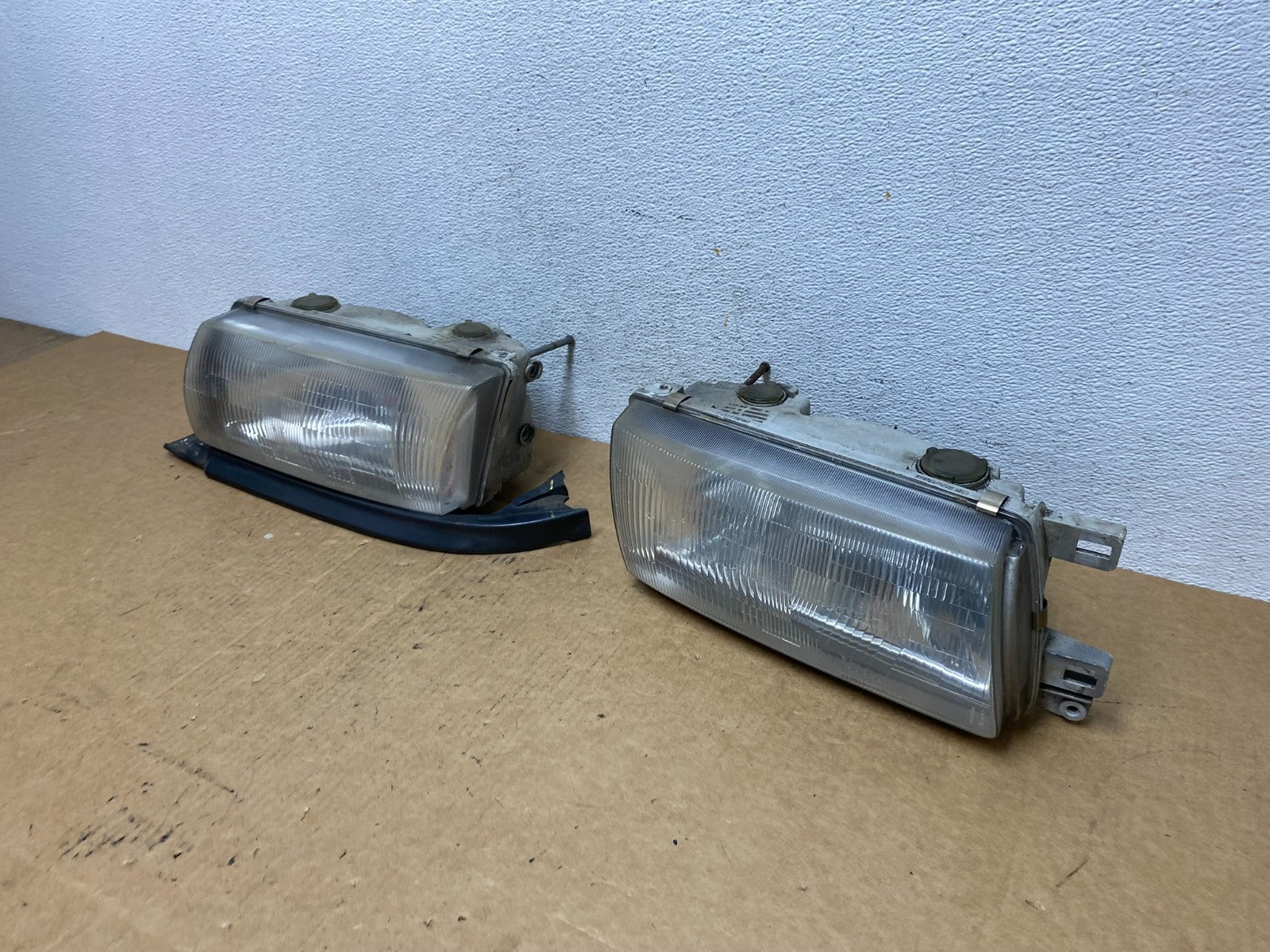 1992 to 1994 Nissan Sentra Left+Right Set Side Headlights AD46391