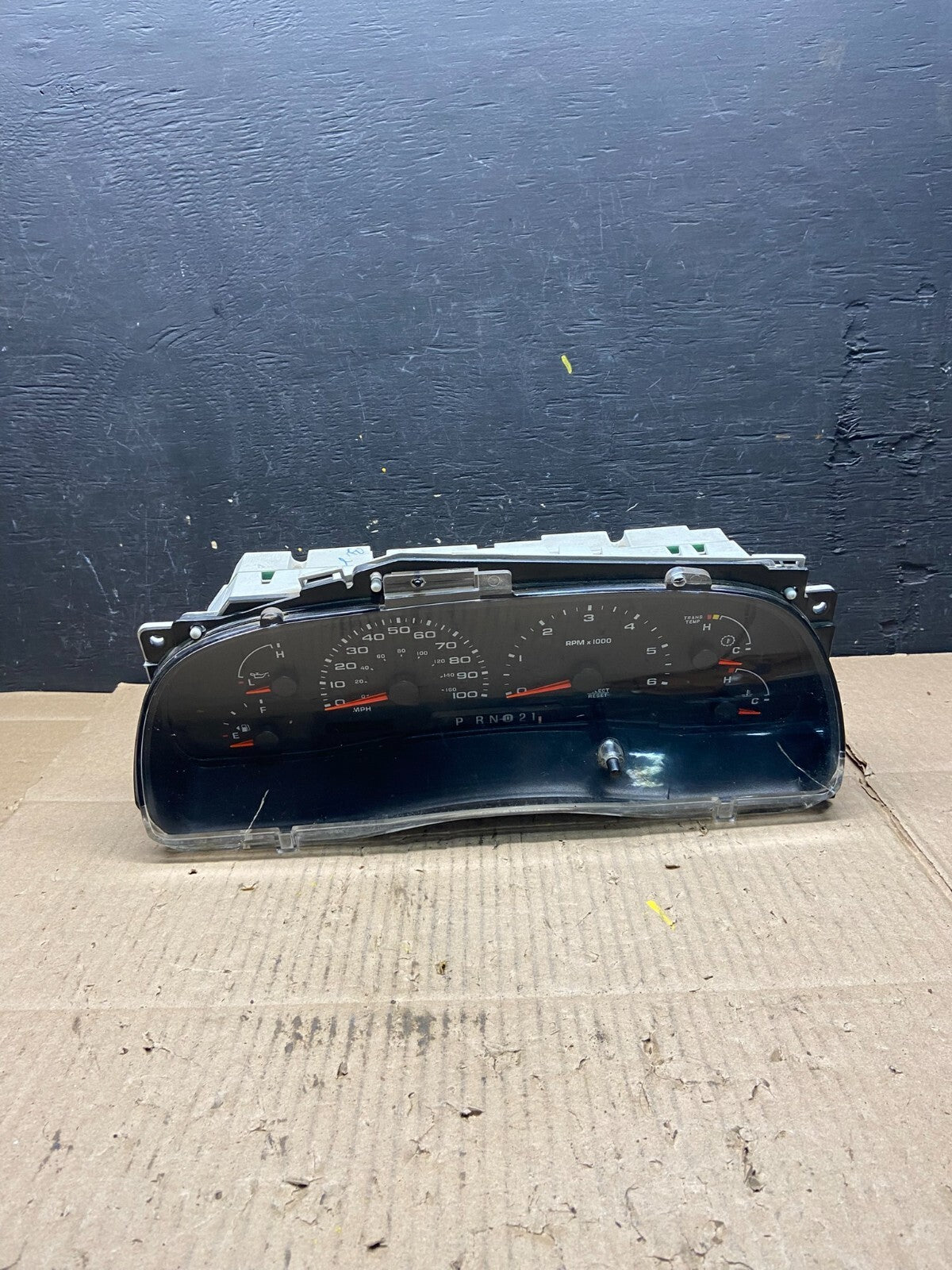 2000 to 2002 Ford Expedition Speedometer Instrument Gauge Cluster L6846 PS0