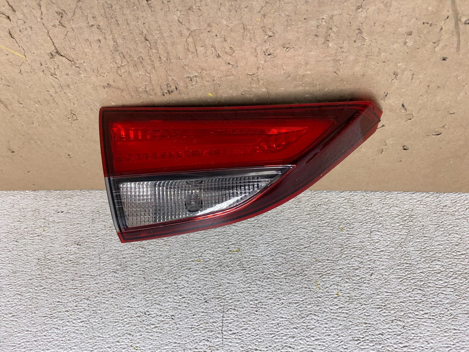 2015 to 2017 Chrysler 200 Sedan Left Driver Side Inner Tail Light Oem i3951 DG0