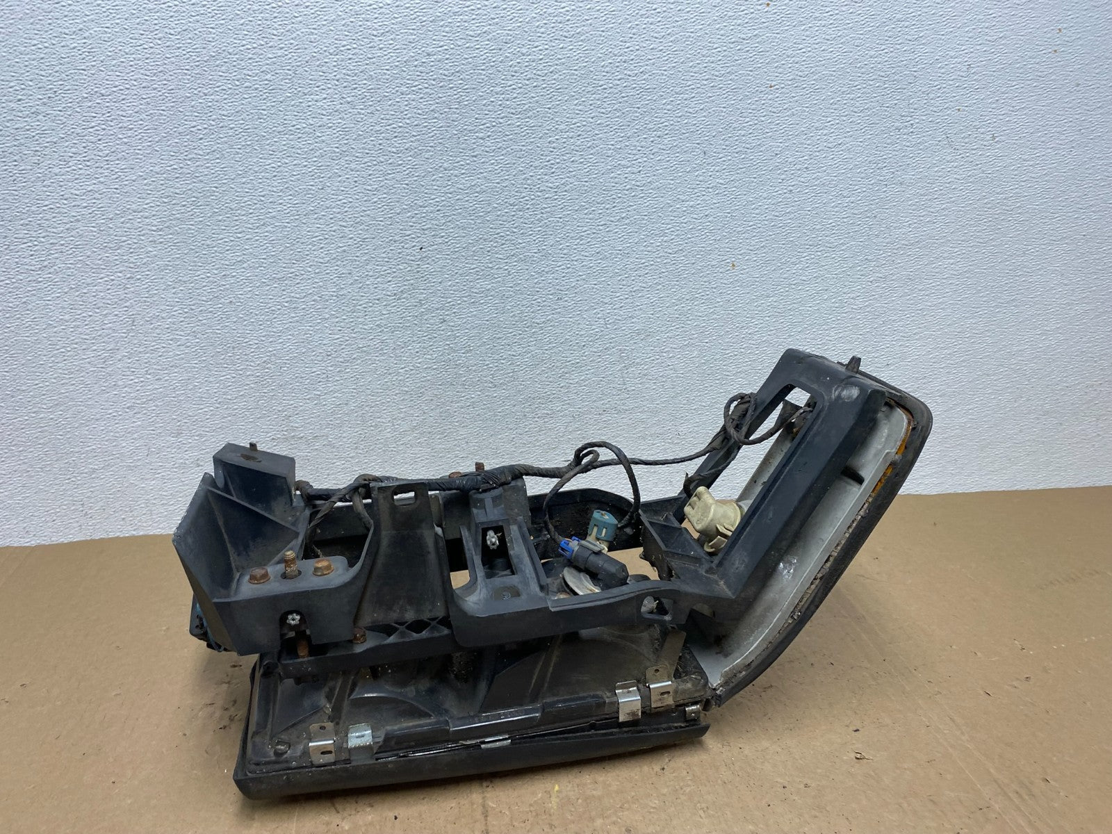 1994 1995 1996 Cadillac Deville Left Driver LH Headlight + Turn Signal AC5871 DW5
