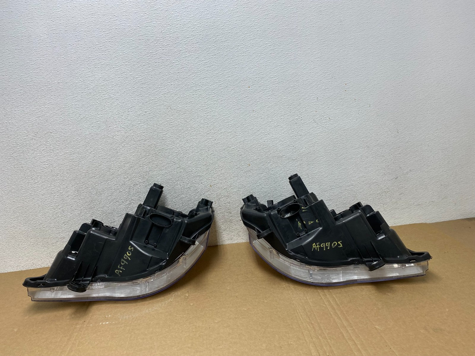 2008 to 2016 Chrysler Town and Country Left+Right Side Headlights AF9905 DW8