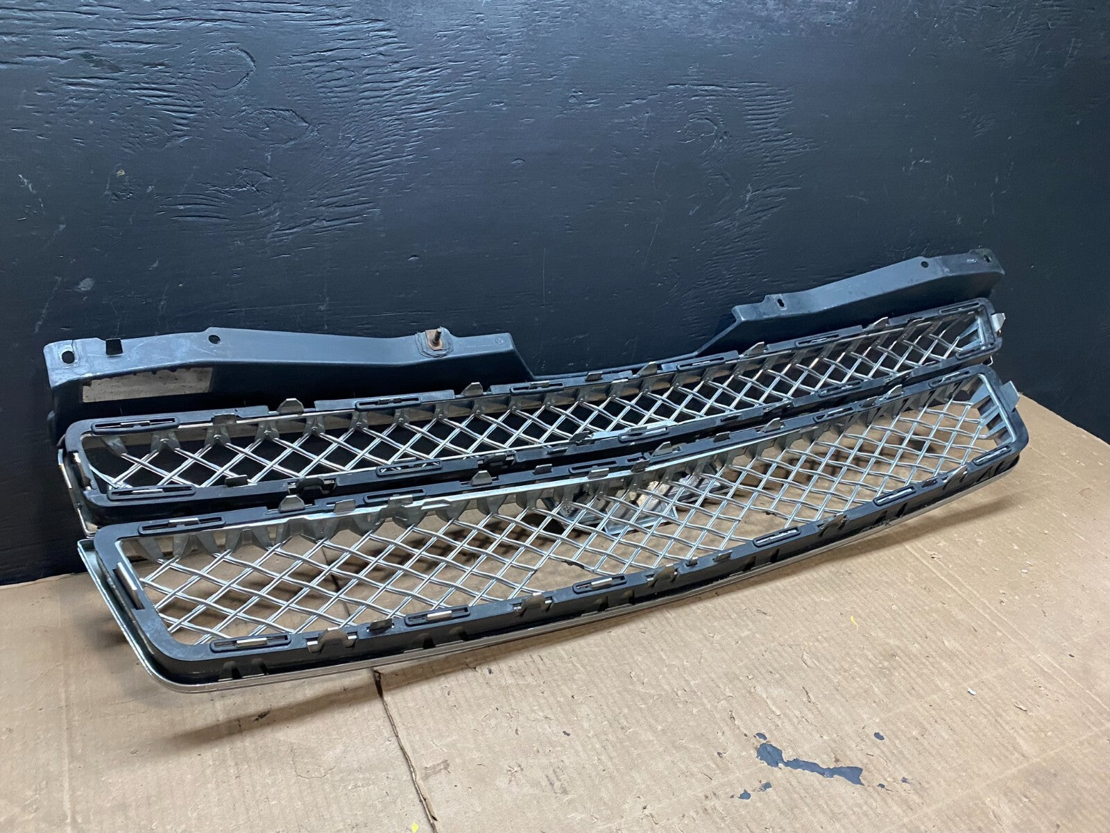 2007 to 2014 Chevrolet Avalanche Front Upper Lower Set Grill Grille D4941 Oem DG8