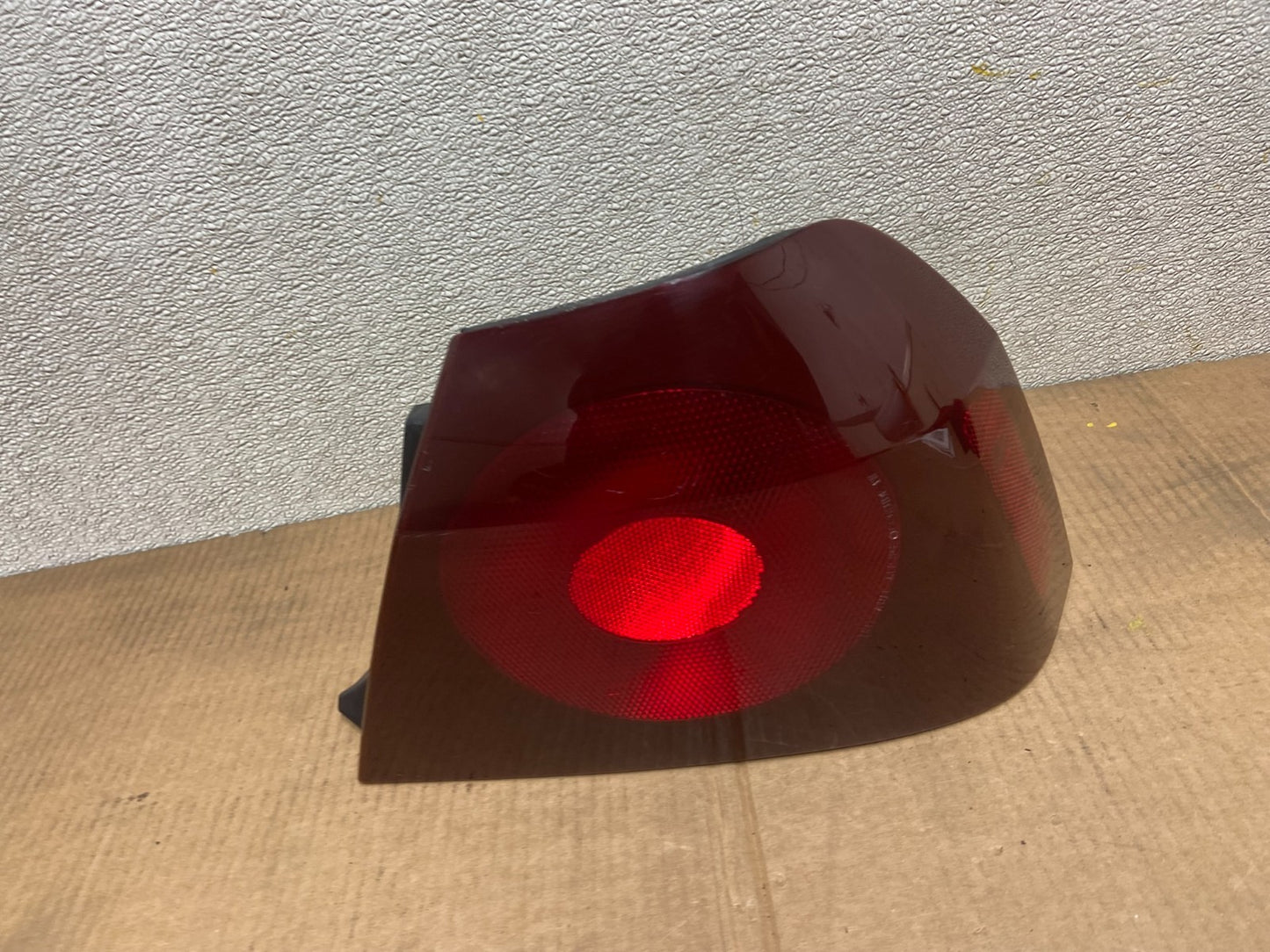 2000 to 2005 Chevrolet Impala Right Passenger Rh Side Tail Light OEM AA5305 DW0