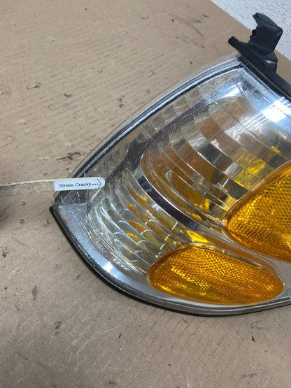 2001 - 2004 Toyota Sequoia Left Driver LH Side Parking Turn Signal AE7301 DW4