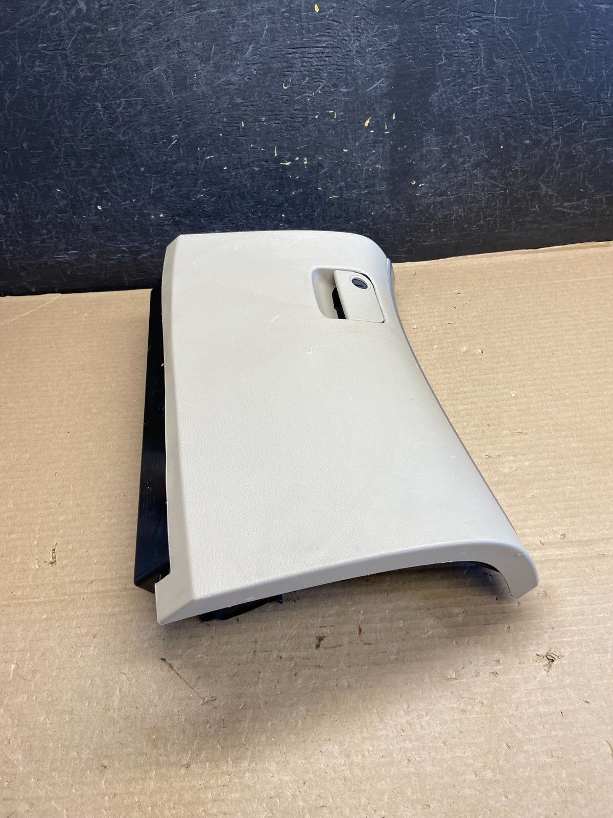 2008 - 2009 Subaru Outback Right Passenger Side Glove Box AH1573 DG2