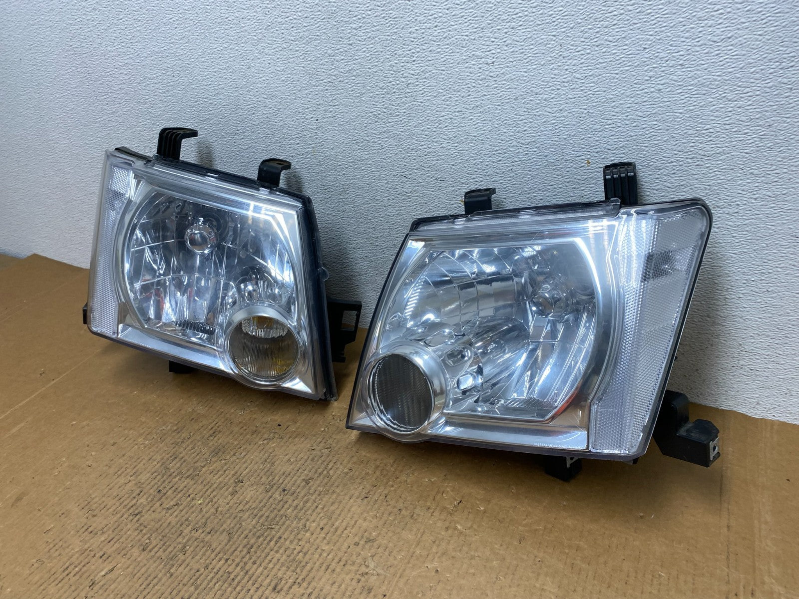 2005-2015 Nissan Xterra Driver Left+Right Side Set Headlights AE1364 DW1