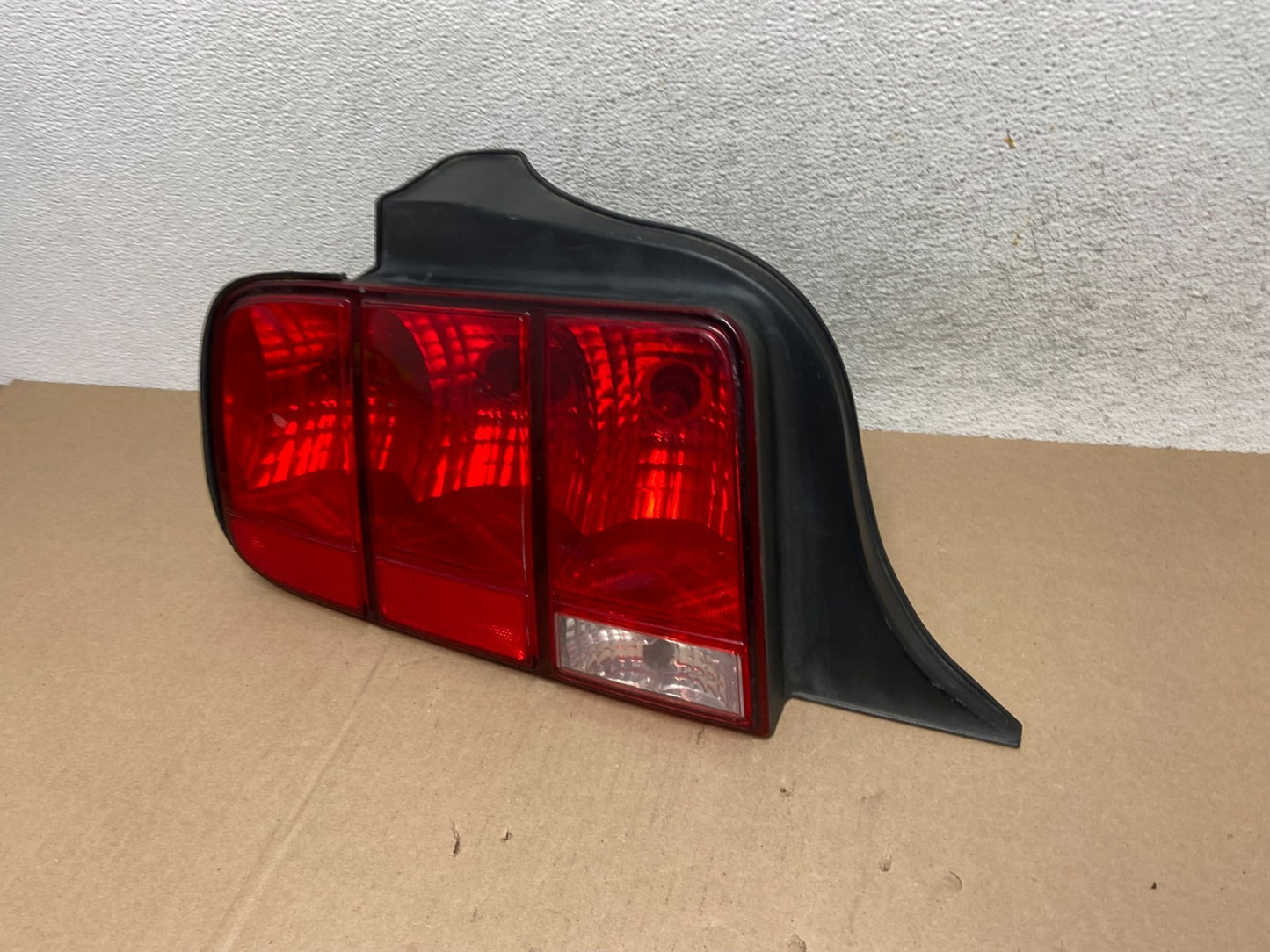 2005 - 2009 Ford Mustang Left Driver Lh Side Tail Light AG6613 DW1