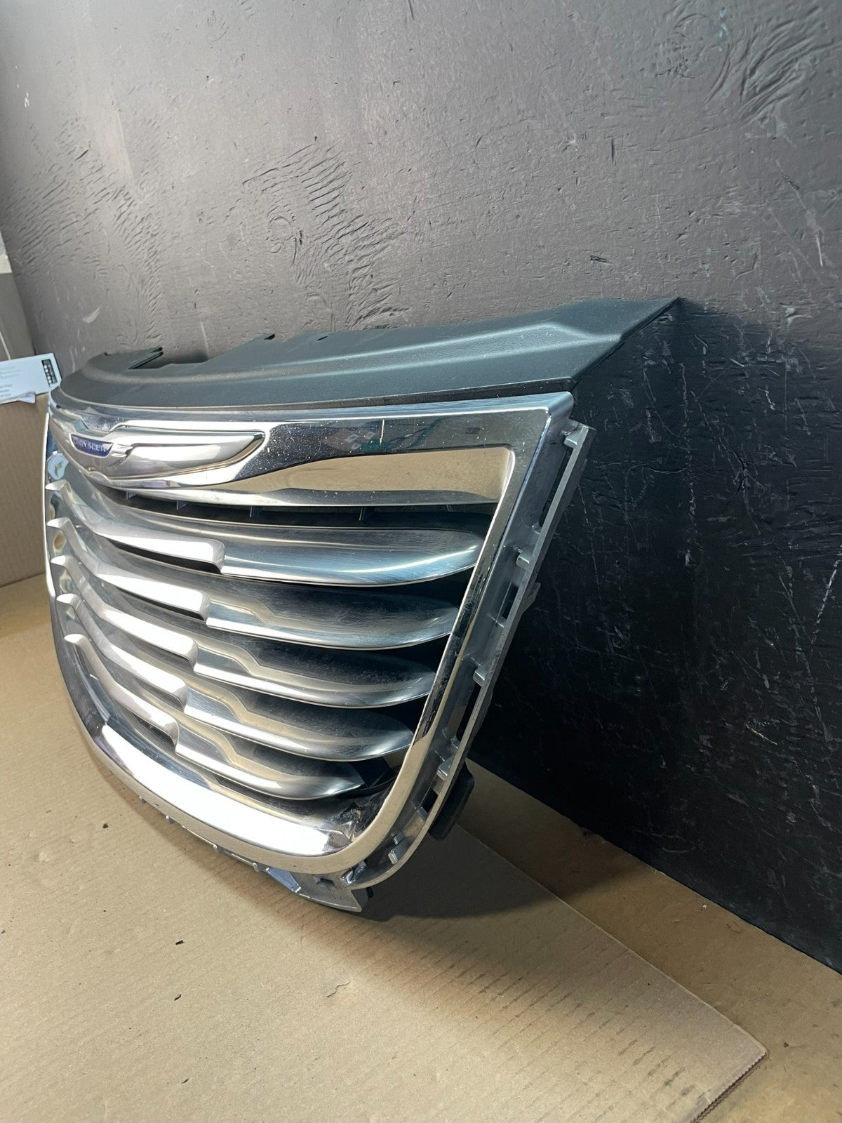 2011 to 2016 Chrysler Town & Country Front Upper Grill Grille Oem AC1982 DG1