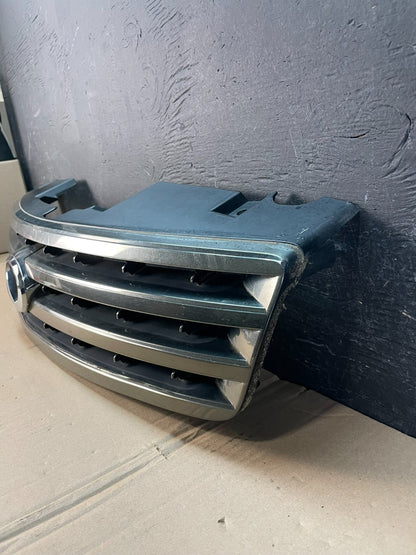 2005 to 2006 Infiniti G35 Sedan Front Upper Grille with Emblem AD8388 DG1