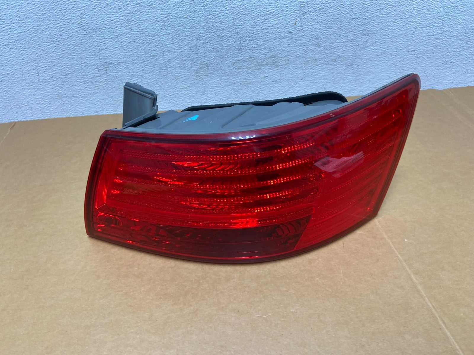 2009 to 2010 Hyundai Sonata Right Passenger Side Tail Light AD8876 DW0