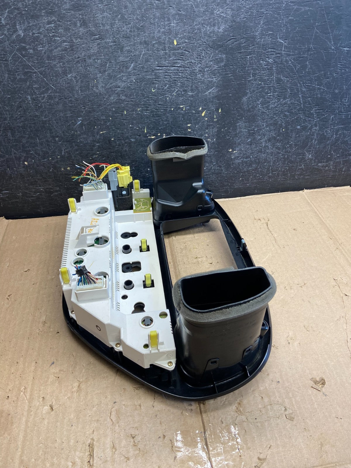 2004 2006 Toyota Tundra Climate Control Panel Radio Bezel AI2776 DG4
