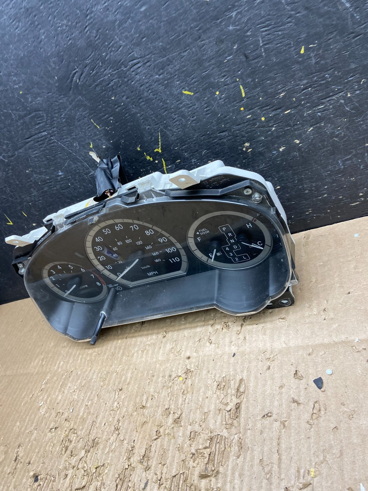 2004 2005 Toyota Sienna Speedometer Cluster Gauge V7757 DG1