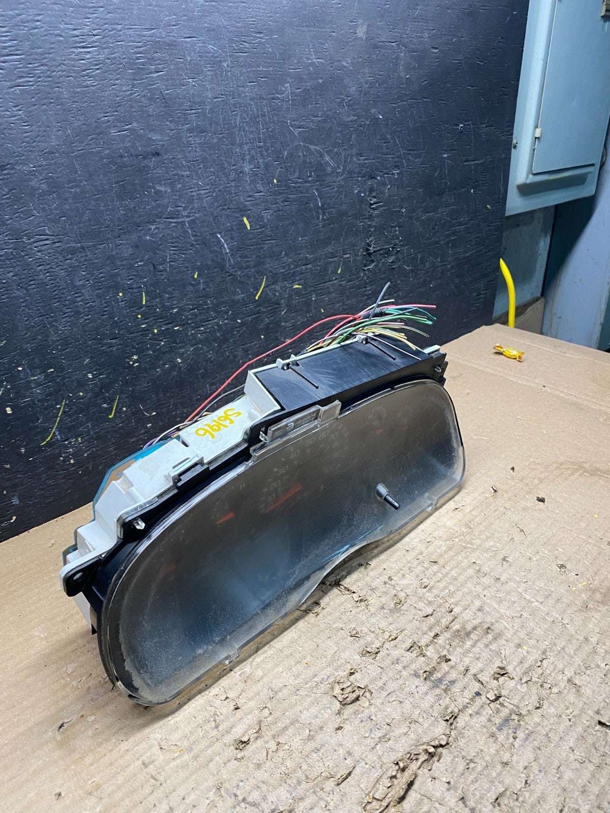 2001-2002 Ford Econoline E250 E350 Van Speedometer Instrument Cluster S6196 DG1