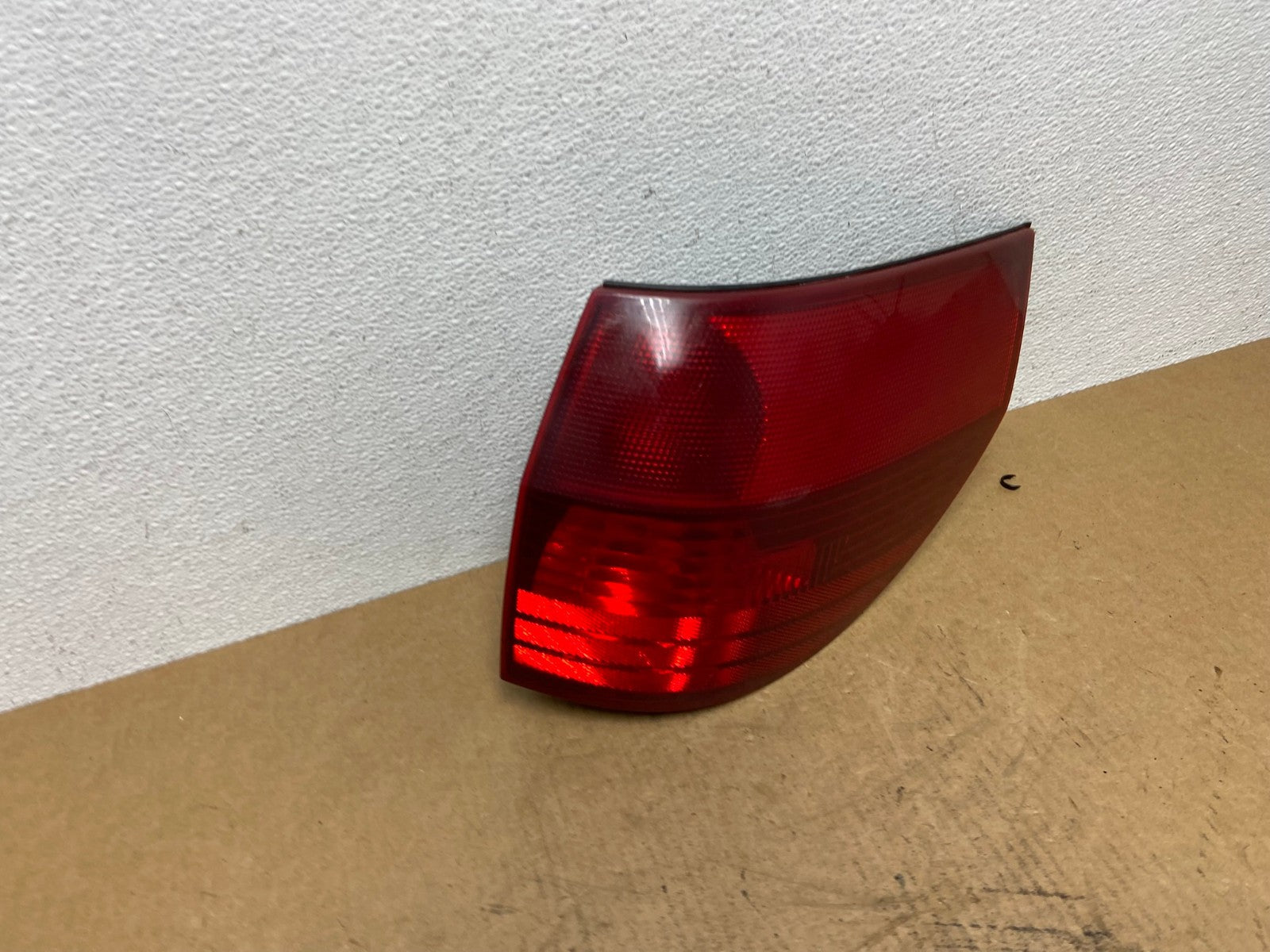 2004-2005 Toyota Sienna Right Passenger Rh Side Tail Light Oem AC2914 LK2