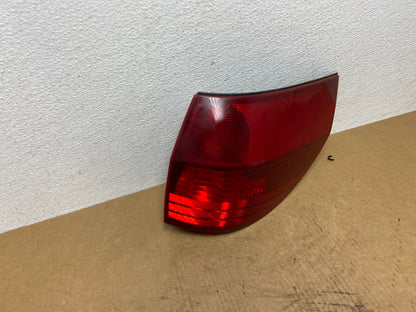 2004-2005 Toyota Sienna Right Passenger Rh Side Tail Light Oem AC2914 LK2