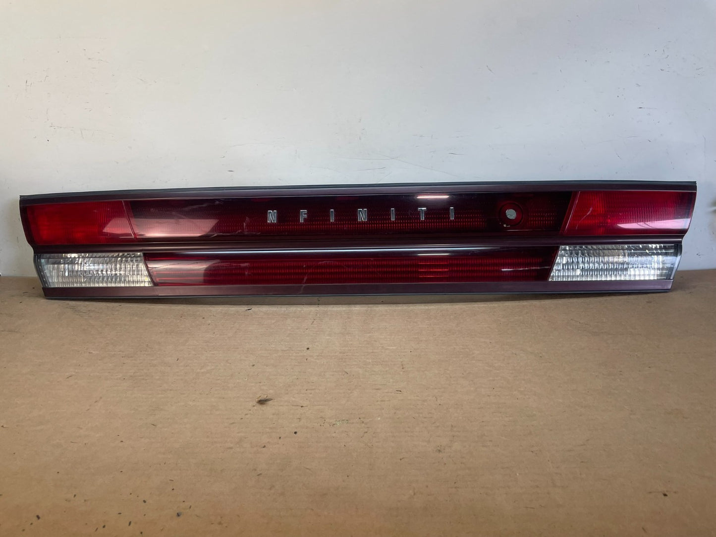 1996 to 1997 Infiniti i30 Rear Trunk Center Panel Tail Light AF8780 DG0