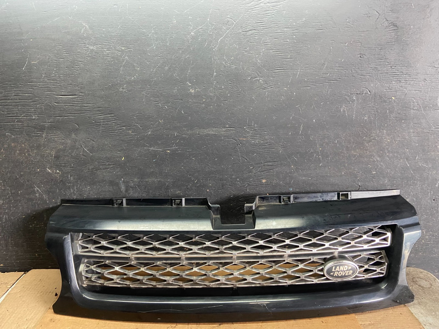 2010 to 2013 Land Rover Discovery  Front Upper Grill Grille Q9945 DG0