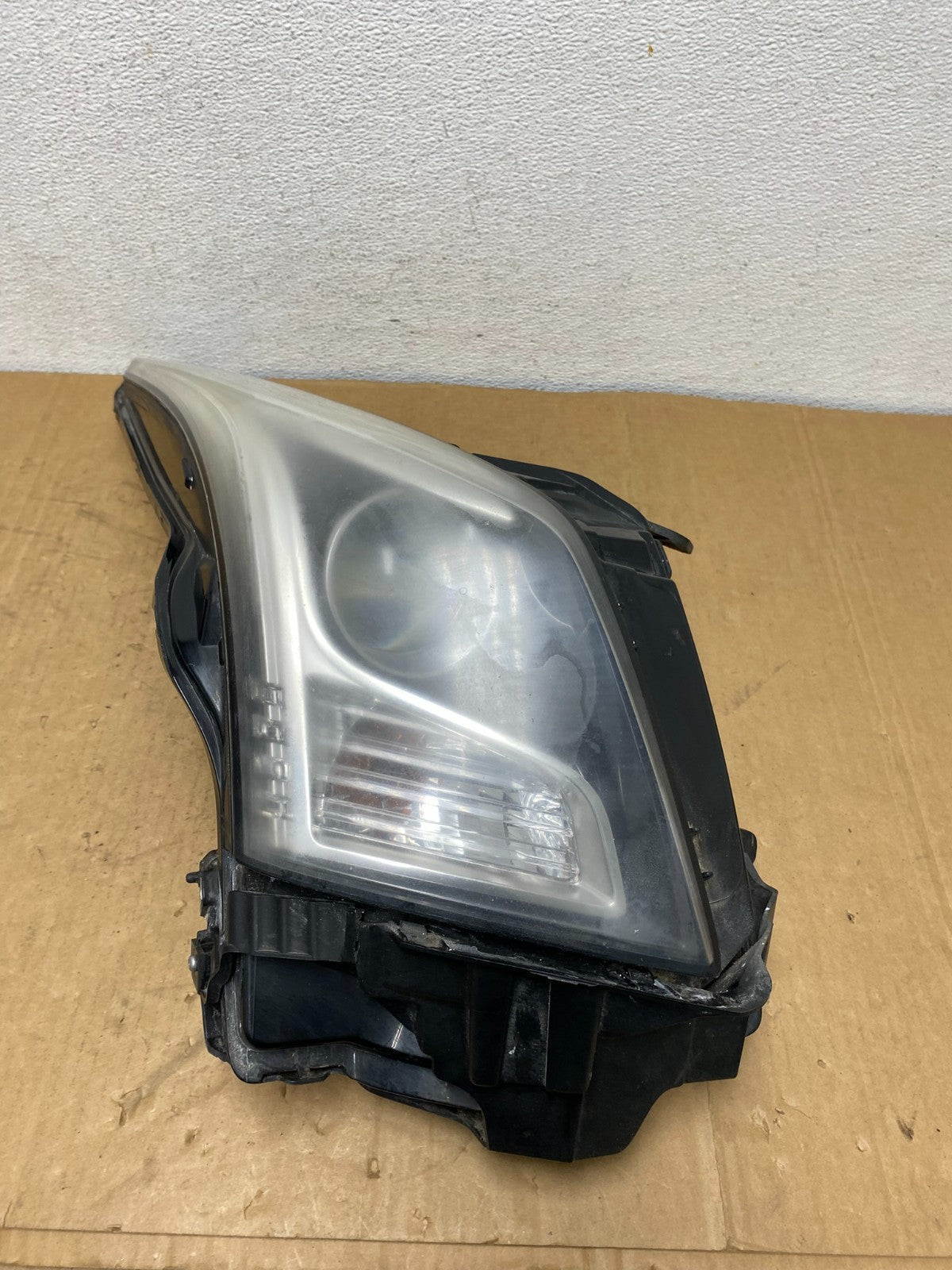 2013 to 2018 Cadillac Ats Right Passenger RH Side Halogen Headlight OE AC8611 DG0