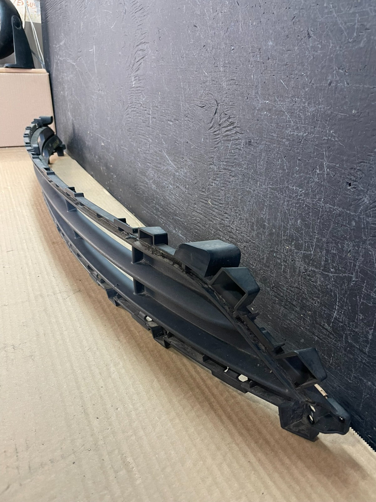 2015 to 2018 Kia Sedona Front Lower Grill Grille AF3413 DW1