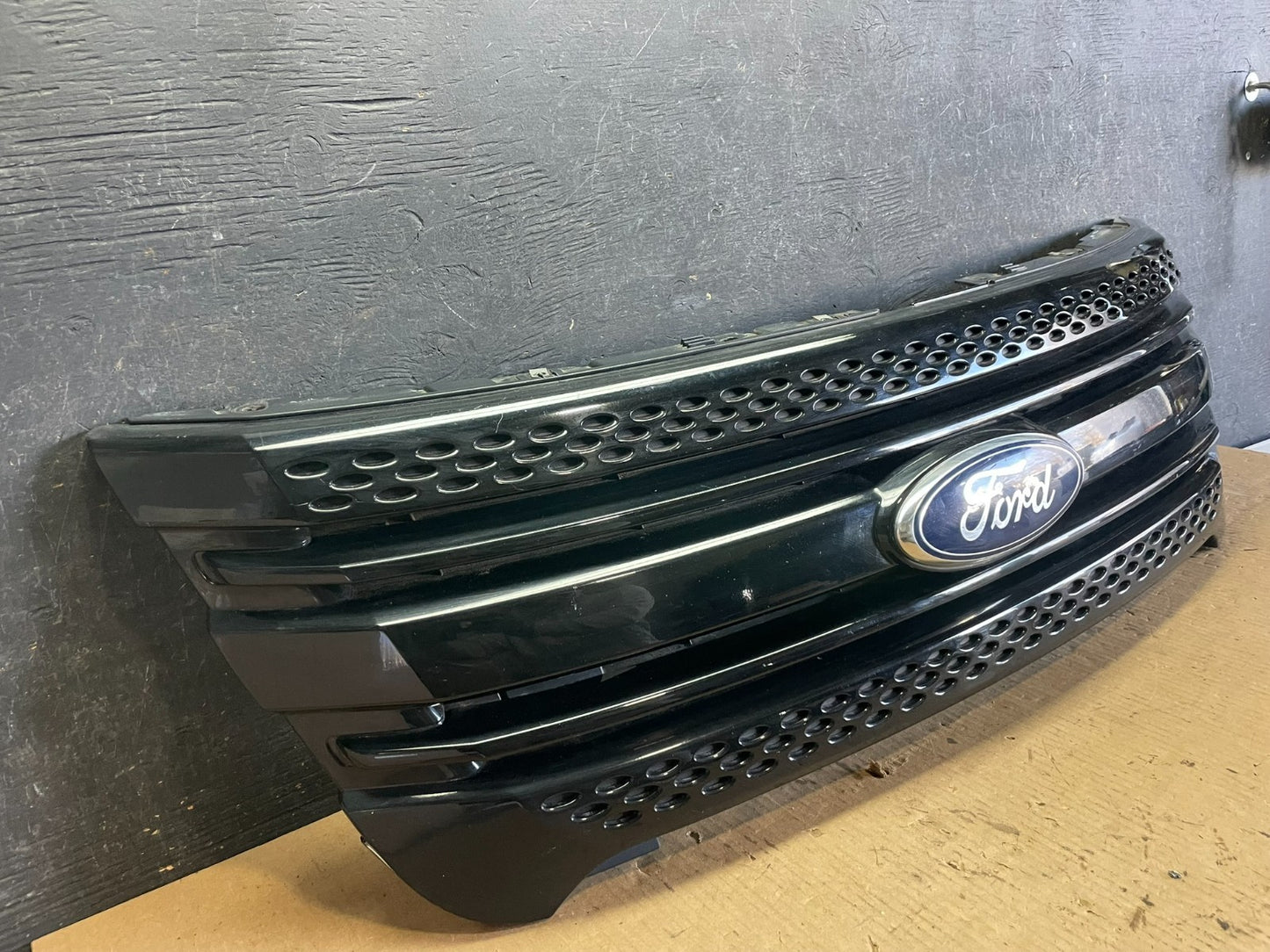 2011 to 2015 Ford Explorer Upper Front Grill Grille Oem aa5861 DG1