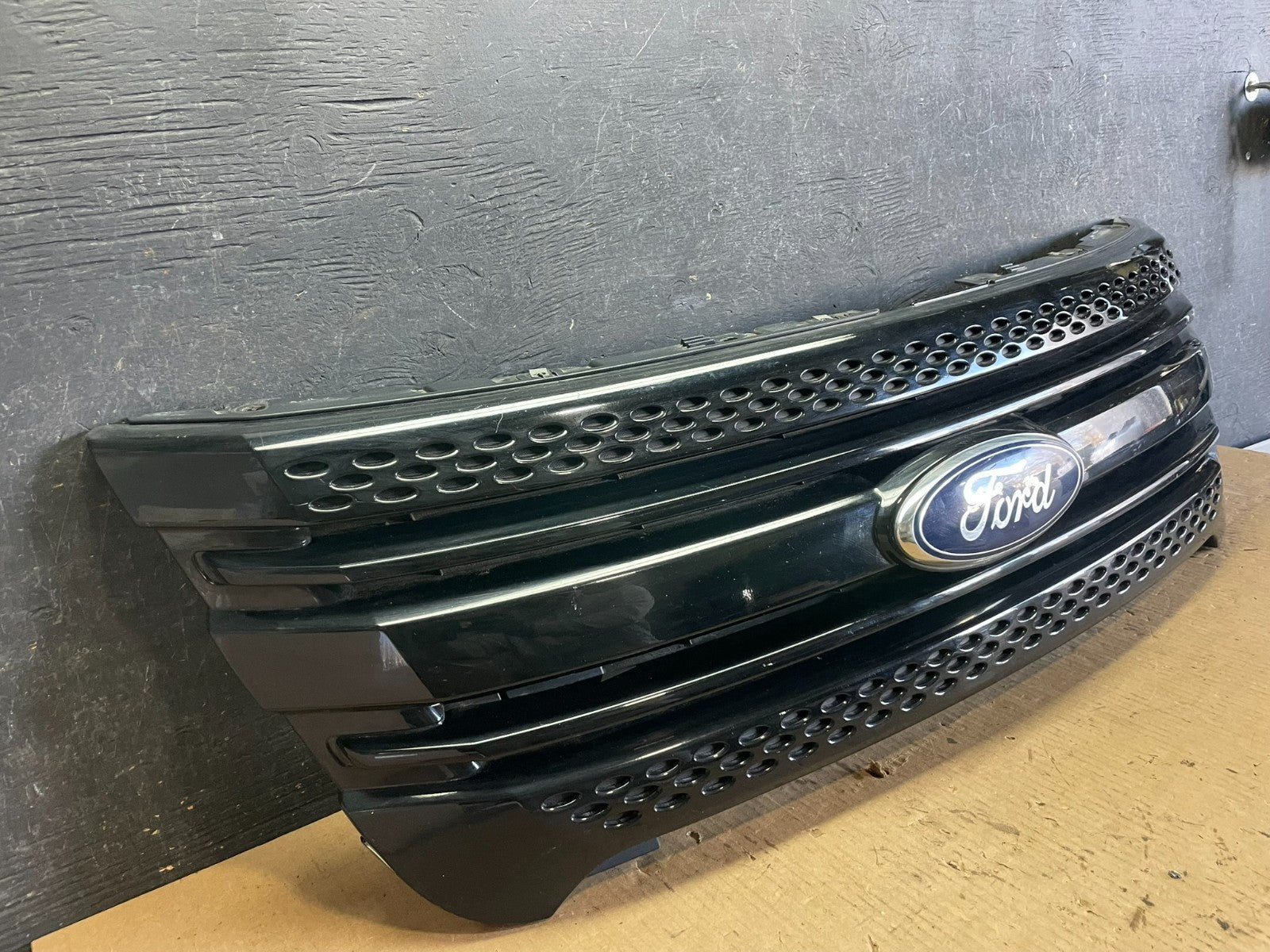 2011 to 2015 Ford Explorer Upper Front Grill Grille Oem aa5861 DG1