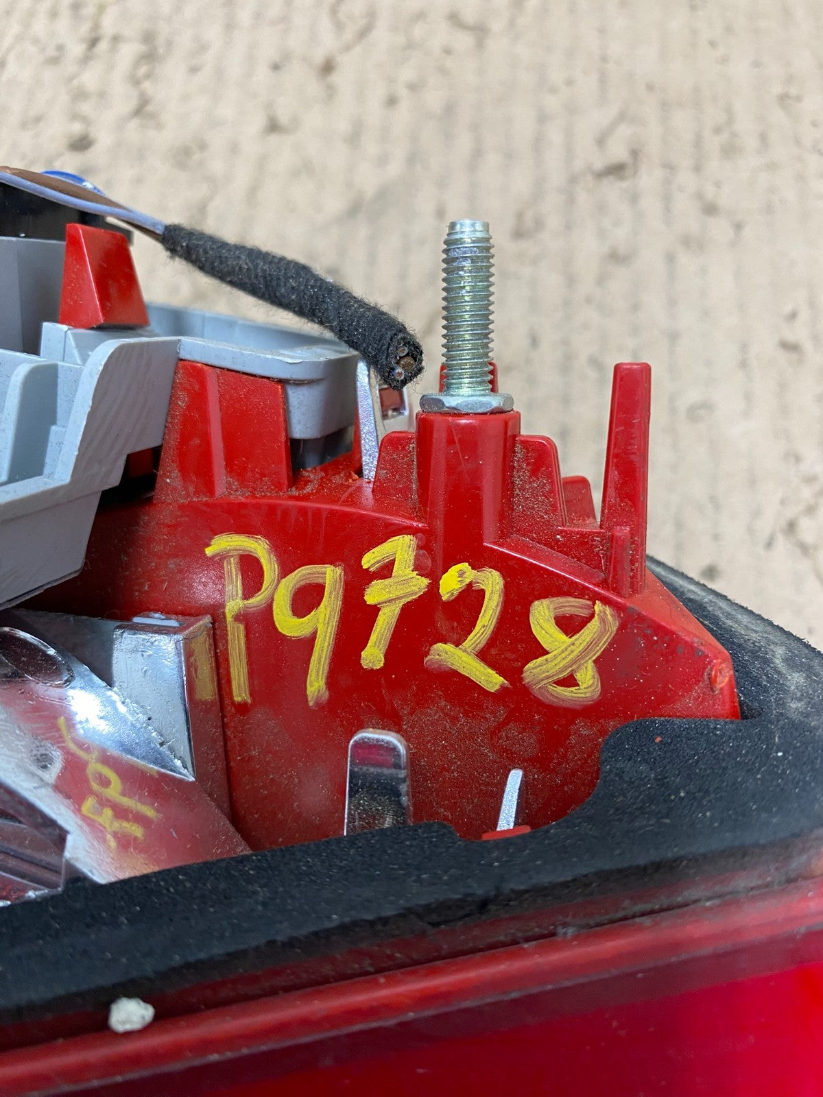 2009-2012 Audi A4 Wagon Avant Right Passenger Side Inner Tail Light P9728 DW9
