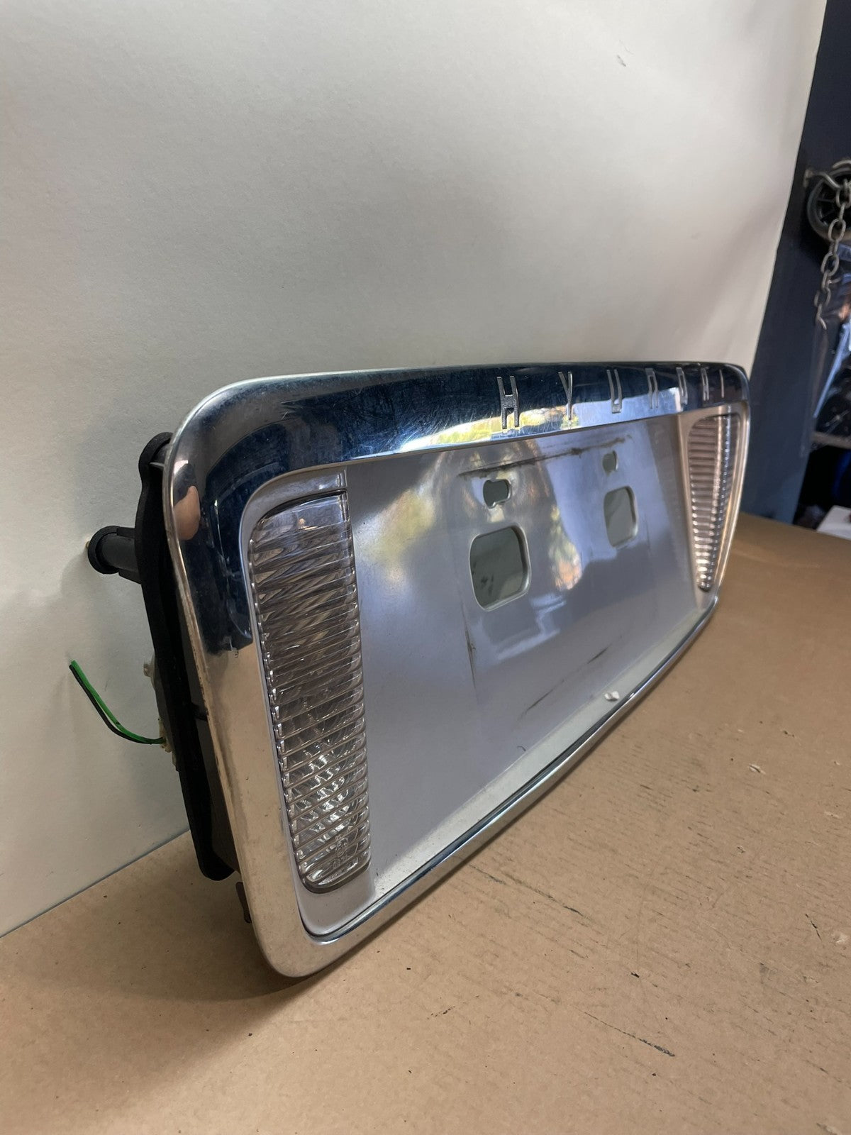 2003 - 2005 Hyundai Xg Trunk Lid Trim License Panel W Reverse Light AI4194 DG2
