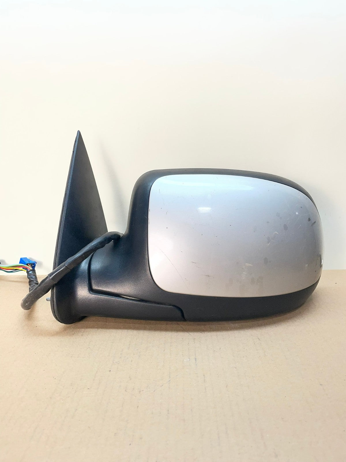 2003-2006 Chevrolet Tahoe Suburban Left Driver LH Turn Door Mirror AI4100 LK0
