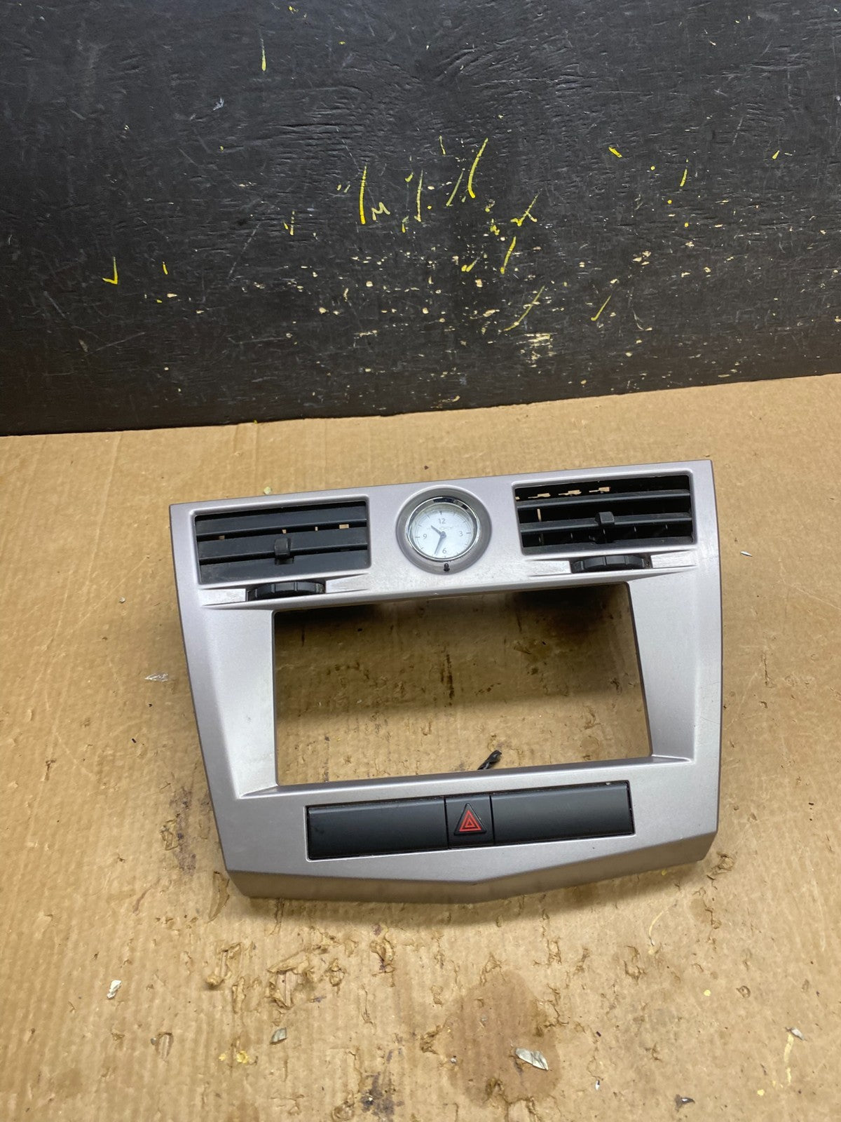 2007 2010 Chrysler Sebring Center Dash Radio Clock Bezel Trim Panel Oem Z7210 DG0