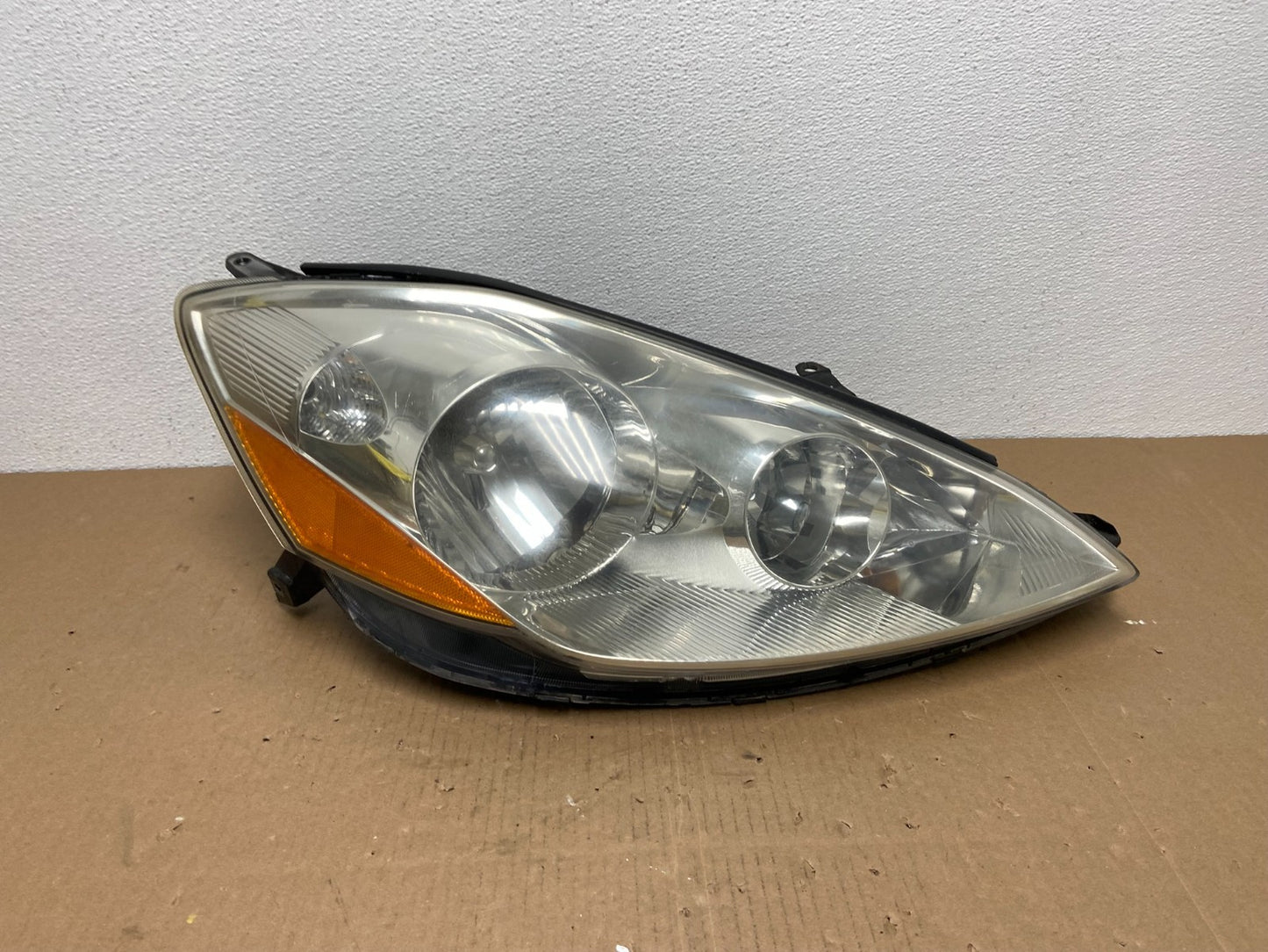 2006 to 2010 Toyota Sienna Right Passenger Rh Side Headlight Halogen AB6449 DW0