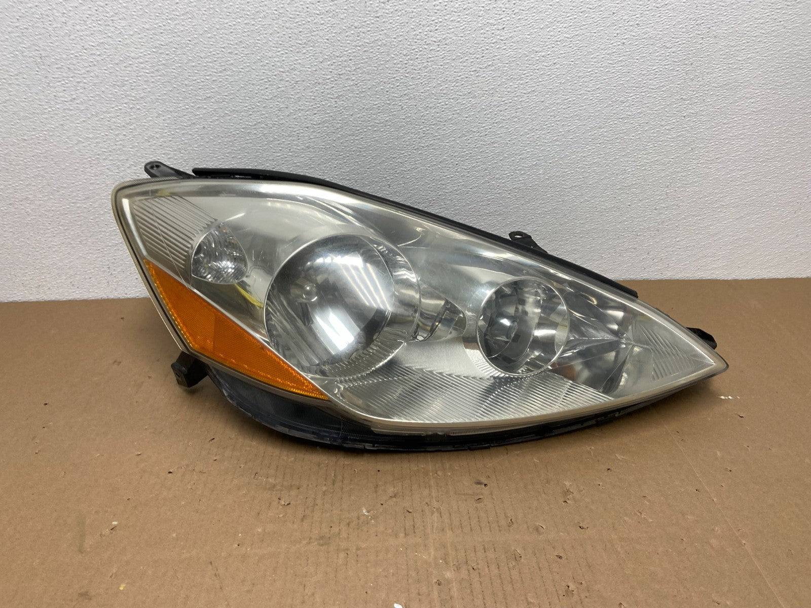 2006 to 2010 Toyota Sienna Right Passenger Rh Side Headlight Halogen AB6449 DW0