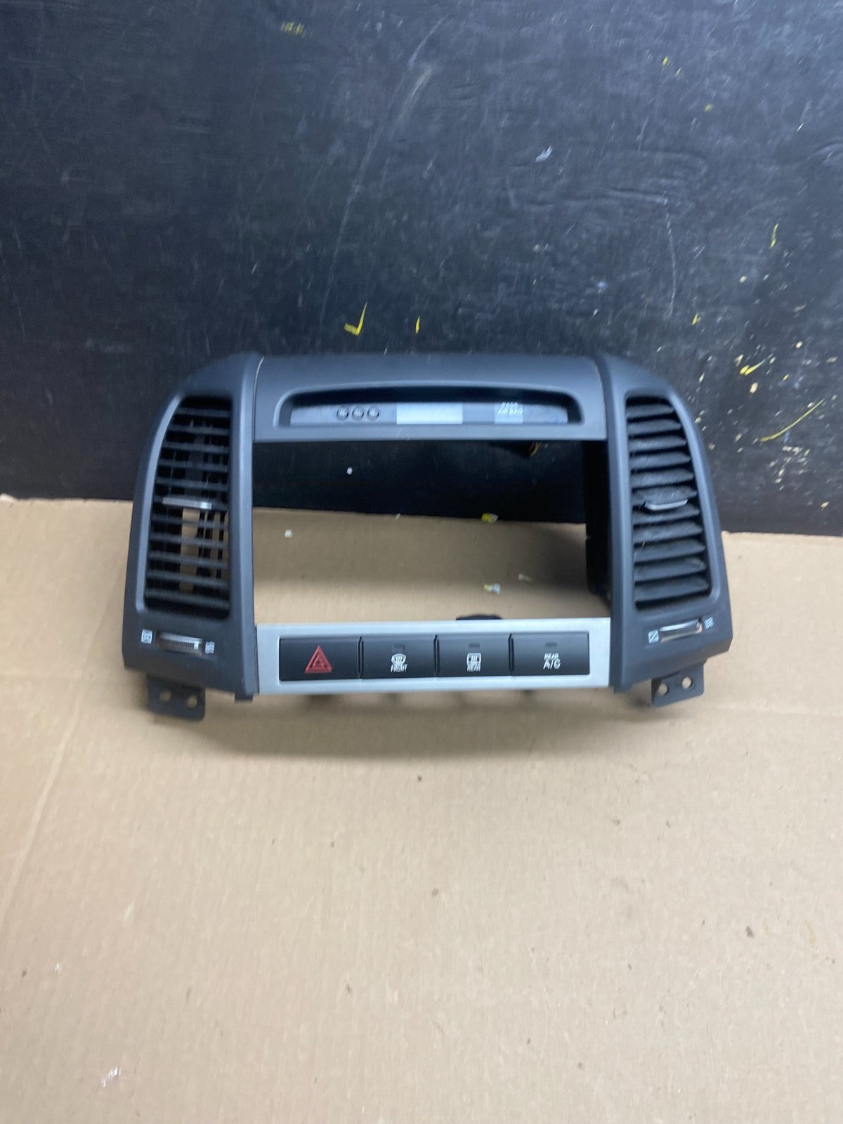 2007 to 2012 Hyundai Santa Fe Center Air Vent A/C Clock Bezel Trim T9125 DG0