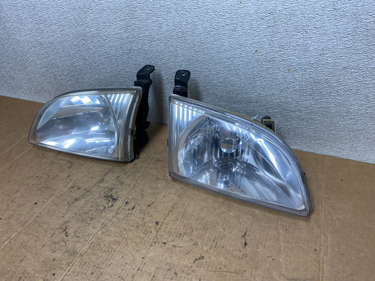 2001 2002 2003 Toyota Sienna Left+Right Side Set Headlights Halogen T3367 DW1