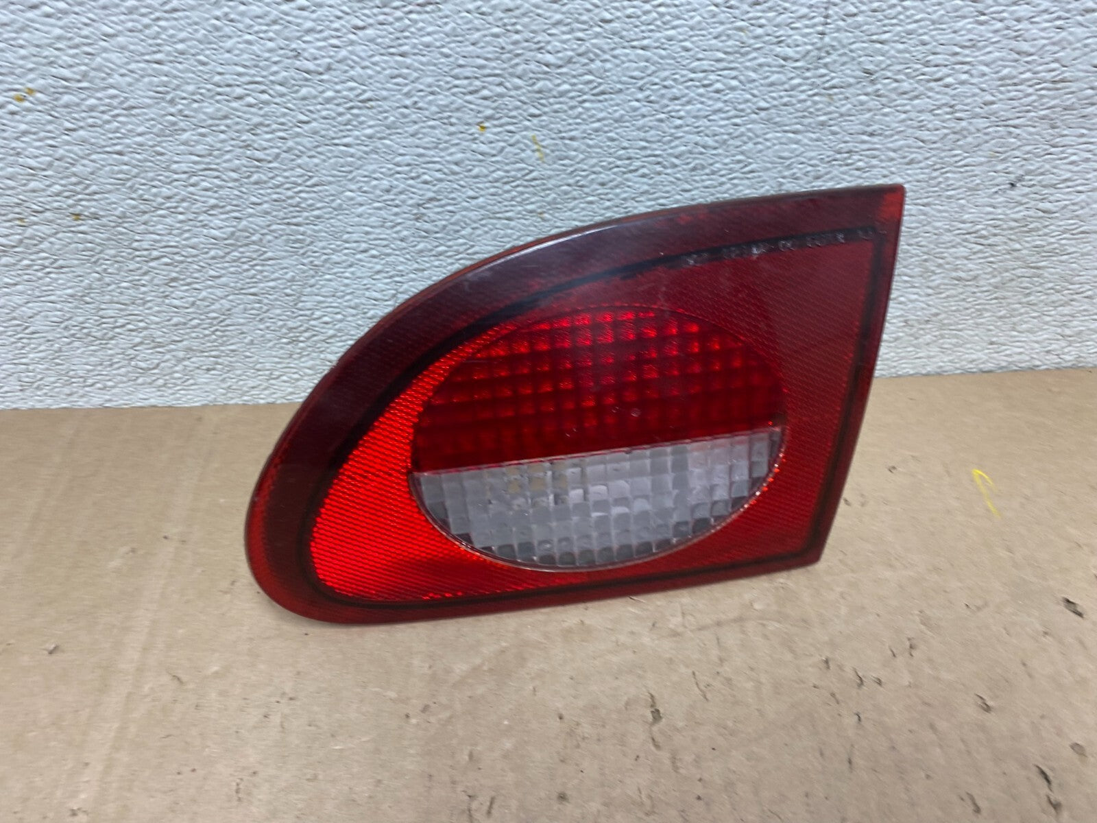 2000 to 2002 Chevrolet Cavalier Right Passenger Inner Tail Light J8086 PS0
