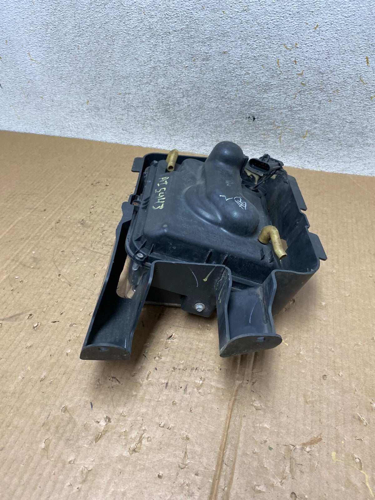 2004 to 2009 Cadillac SRX Right Passenger RH Side Front Fog Light AI5443 DW11