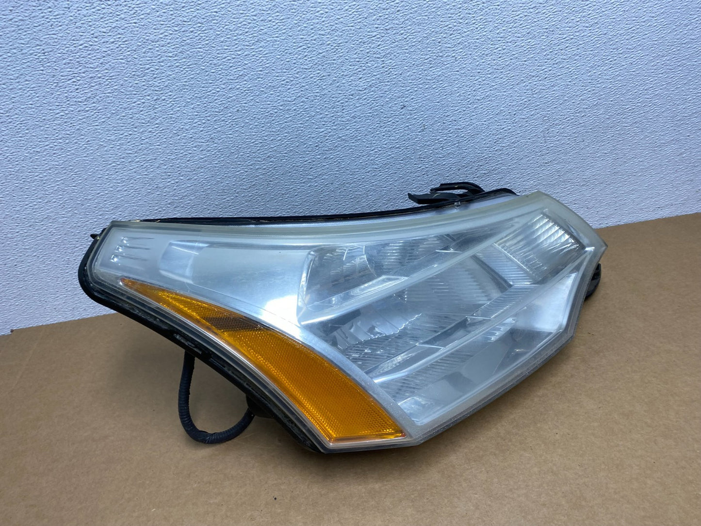 2008 2009 2010 2011 Ford Focus Right Passenger Rh Side Headlight AC1654 DW2