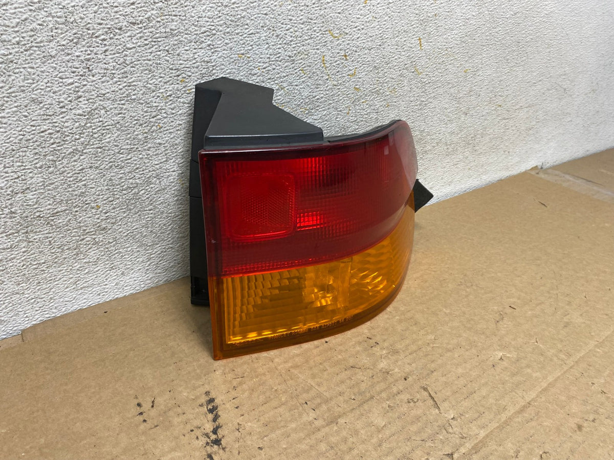 2002 2003 2004 Honda Odyssey Right Passenger Side Tail Light AH7990 LK1