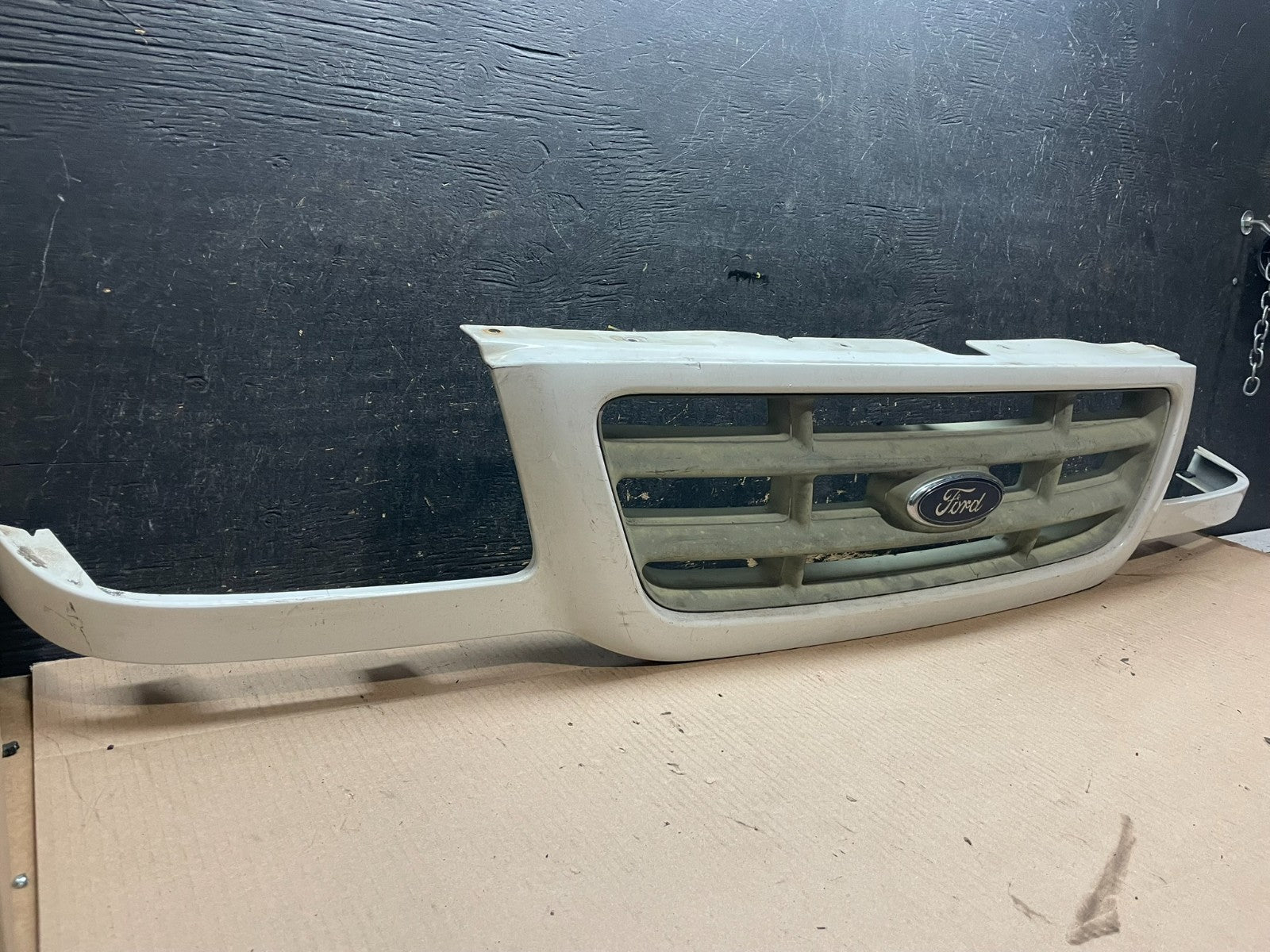 2001 to 2008 Mazda B2300 B4000 Front Upper Grill Grille OEM Z8412 DG2