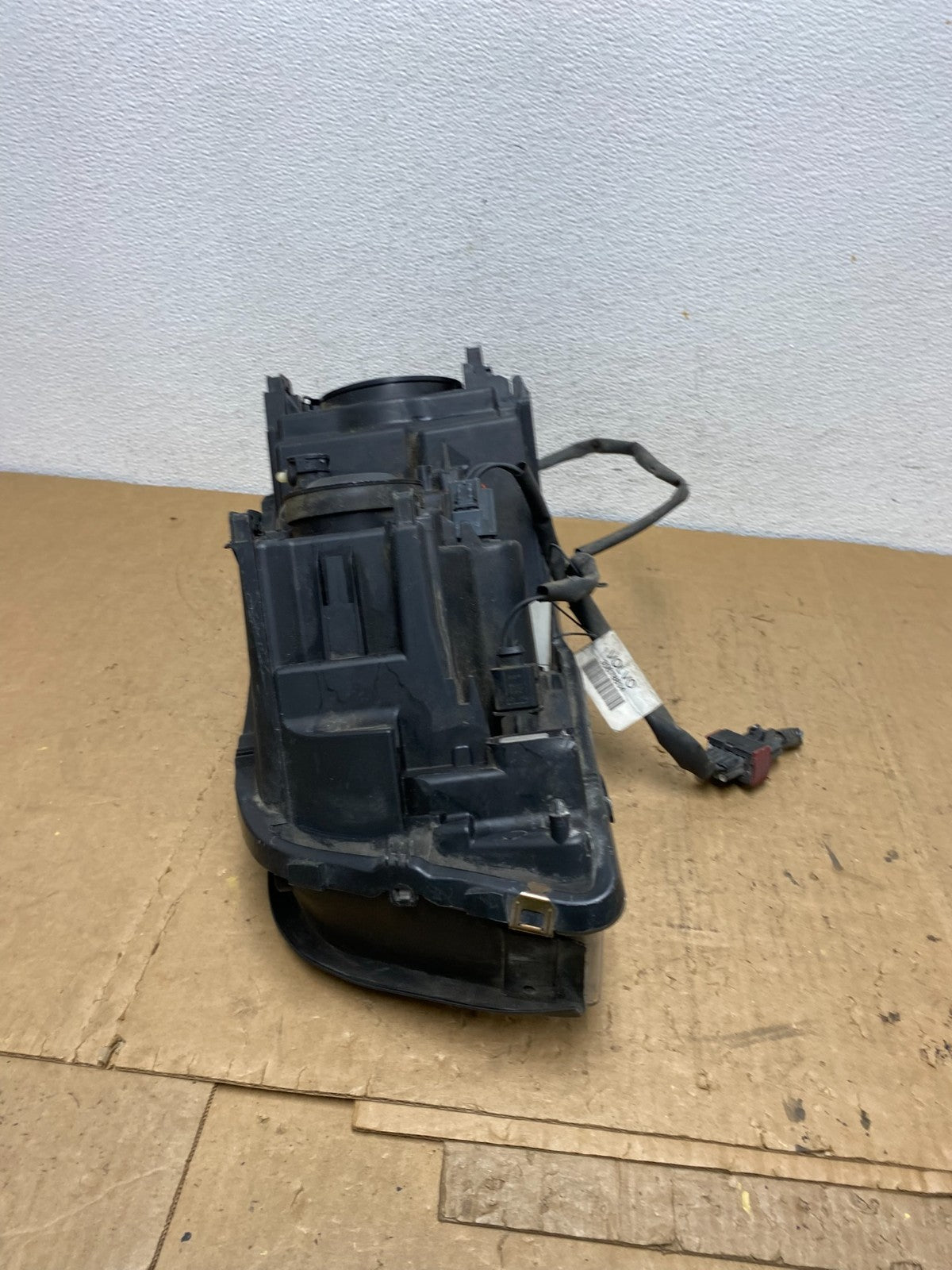 2003 to 2006 Volvo XC90 Right Passenger Rh Side Headlight Halogen AD0660 DW8