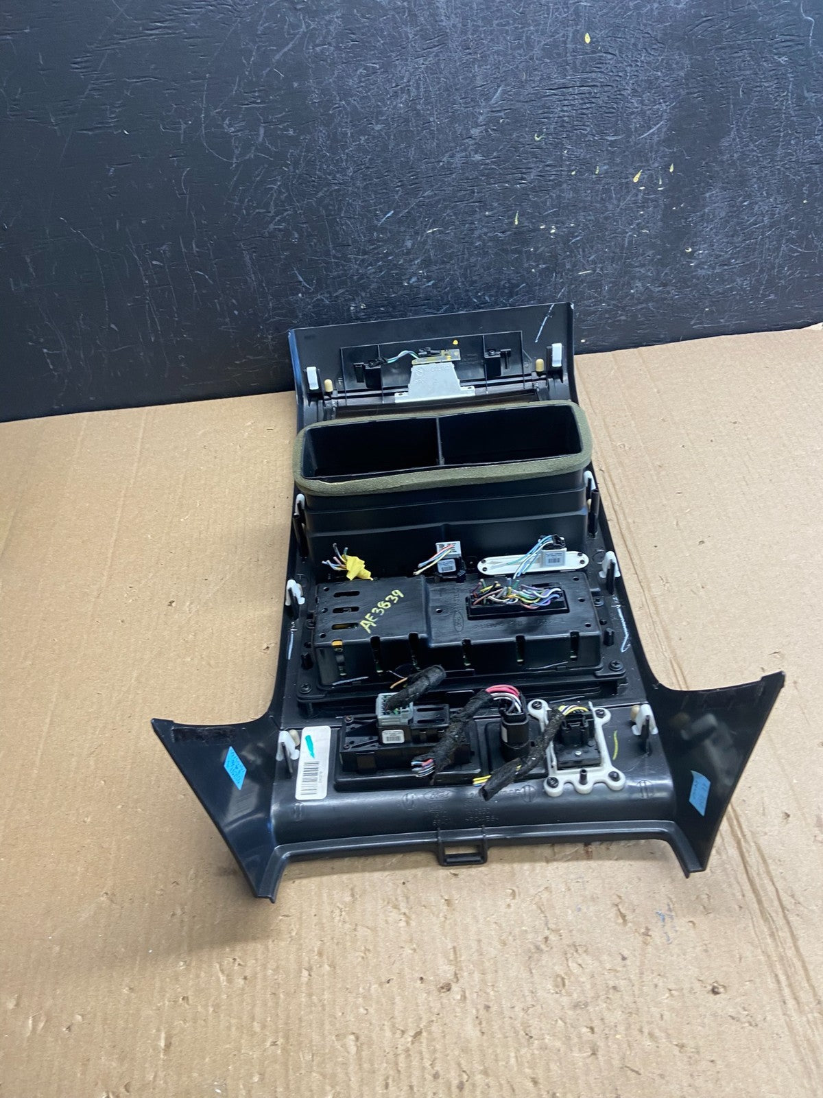 2006 - 2010 Ford Explorer Radio Heater Climate A/C Control Bezel Trim AE3839 DG4