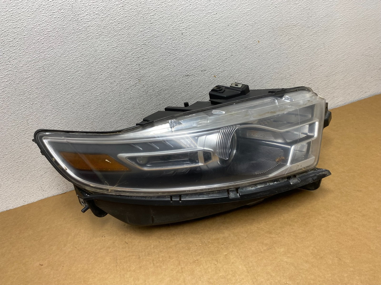 2013 to 2019 Ford Taurus Right Passenger RH Side Headlight Halogen AD4458 DW0